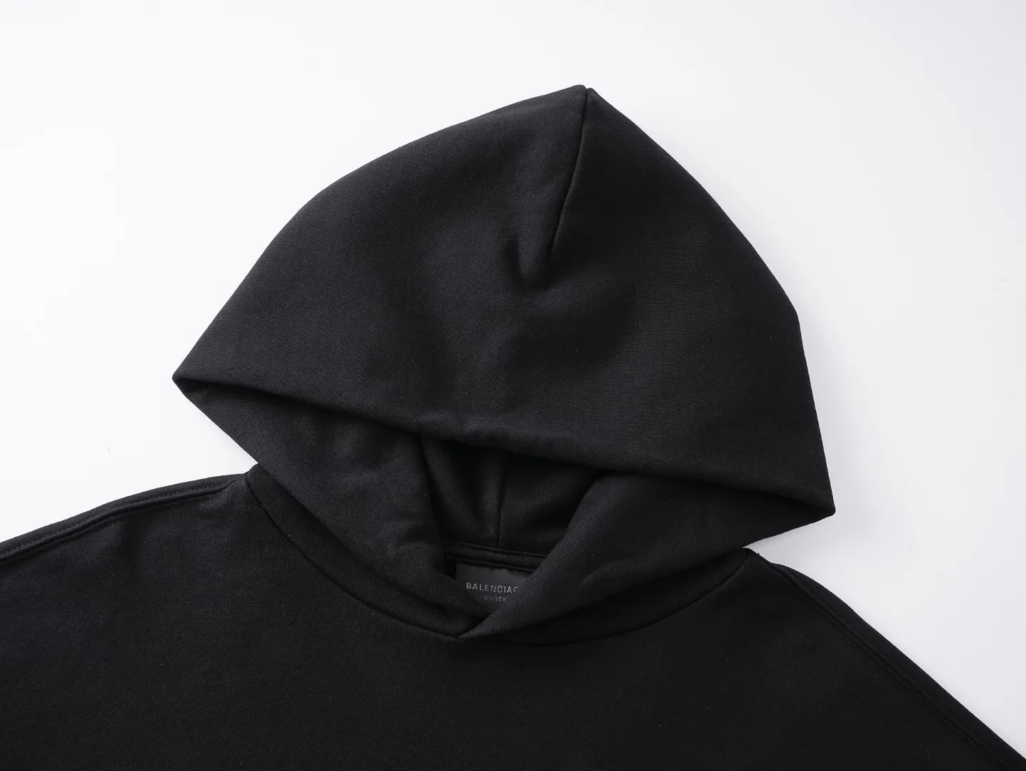 🅿️350 - BALENCI*GA Paris' latest autumn and winter embroidered tape-laminated hooded long-sleeved sweatshirt. The front letters are imported Tajima embroidery machine. The tape is embossed with imported transparent glue. The letters are clear. The effect is three-dimensional. Exclusively woven and dyed 460g fabric. Threads are dyed in the same vat with zero color difference. Brick cabinet synchronization. Welcome to compare. Same style for men and women -Color: Black -SIZE: Xs S M L Style No. 8963#