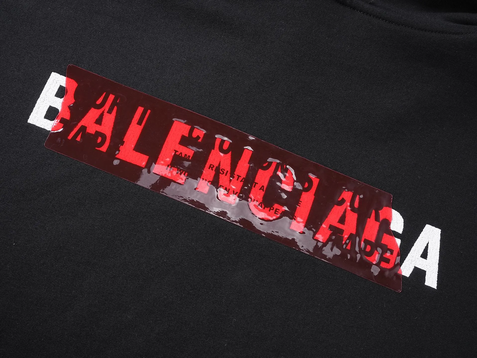 🅿️350 - BALENCI*GA Paris' latest autumn and winter embroidered tape-laminated hooded long-sleeved sweatshirt. The front letters are imported Tajima embroidery machine. The tape is embossed with imported transparent glue. The letters are clear. The effect is three-dimensional. Exclusively woven and dyed 460g fabric. Threads are dyed in the same vat with zero color difference. Brick cabinet synchronization. Welcome to compare. Same style for men and women -Color: Black -SIZE: Xs S M L Style No. 8963#