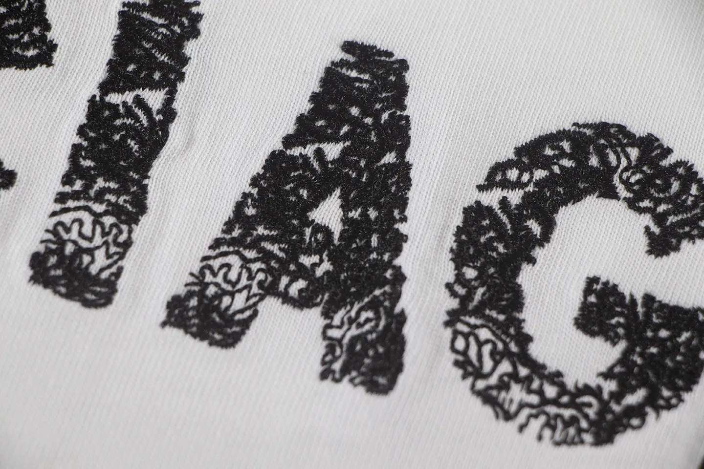 🅿️170 Balenciaga2026 embroidery🪡New T-shirt Material: Made of high version 300g double yarn combed cotton Size: S M L XL Color: black and white Style number: W2808