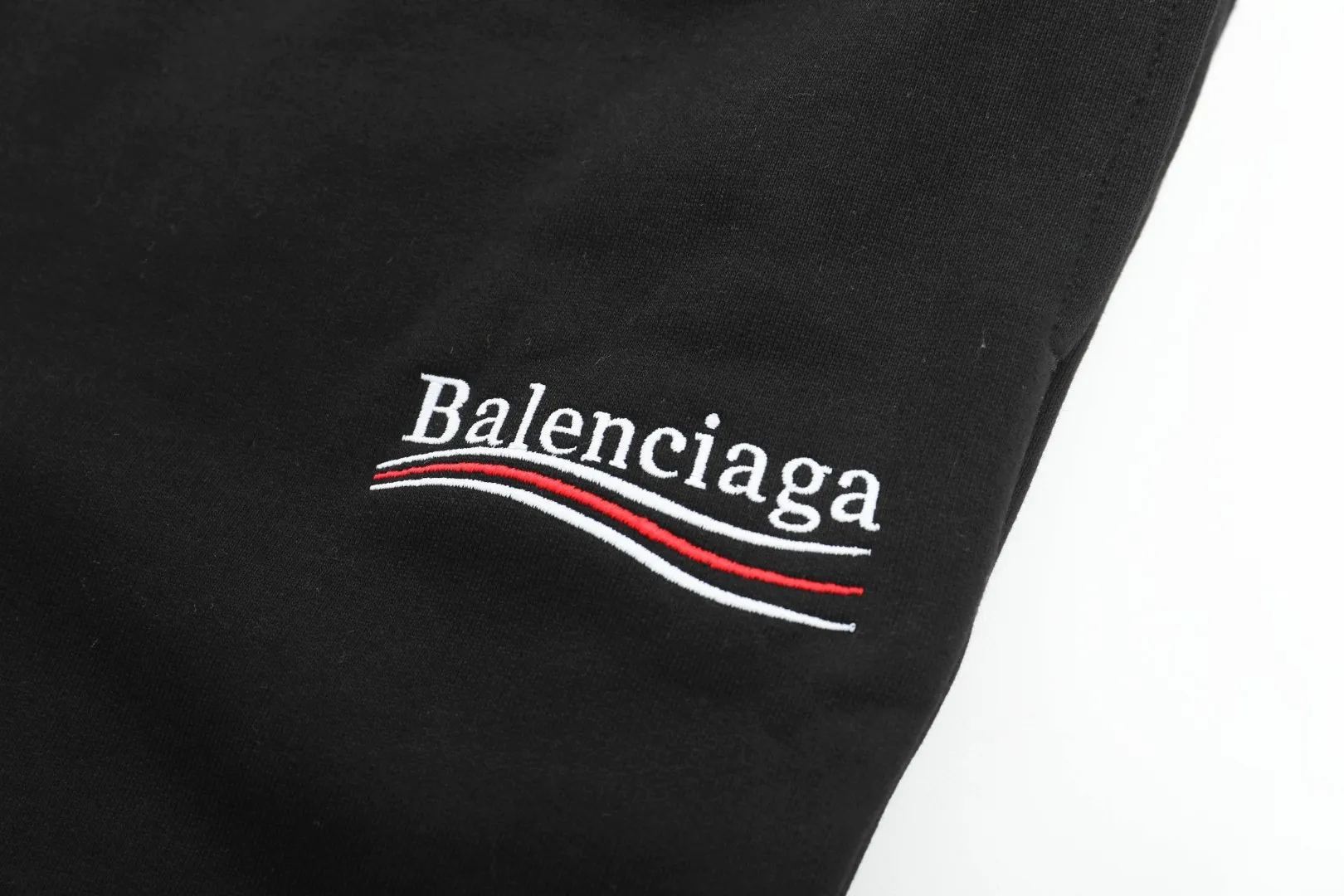 [New arrival] Top tried and tested version Balenciaga 21SS BLCG Balenciaga Wave Coke male and female couple celebrity same style pure cotton terry trousers sweatpants casual pants classic and versatile style is here! With these pants, they look perfect no matter what outfit you wear! Get it now! Customized special fabrics, ready-to-wear washable, soft and comfortable to the touch.  460 grams of dust-free sweatshirt fabric, washed and cut. Imported environmentally friendly water glue is added to the garment and washed twice to ensure consistent printing. Customized wash mark. This year's sincere shorts LOGO adopts Japanese Tajima embroidery technology, and the printing is full and meticulous. Color: Black/Grey/White/Blue Size: XS-L P:370