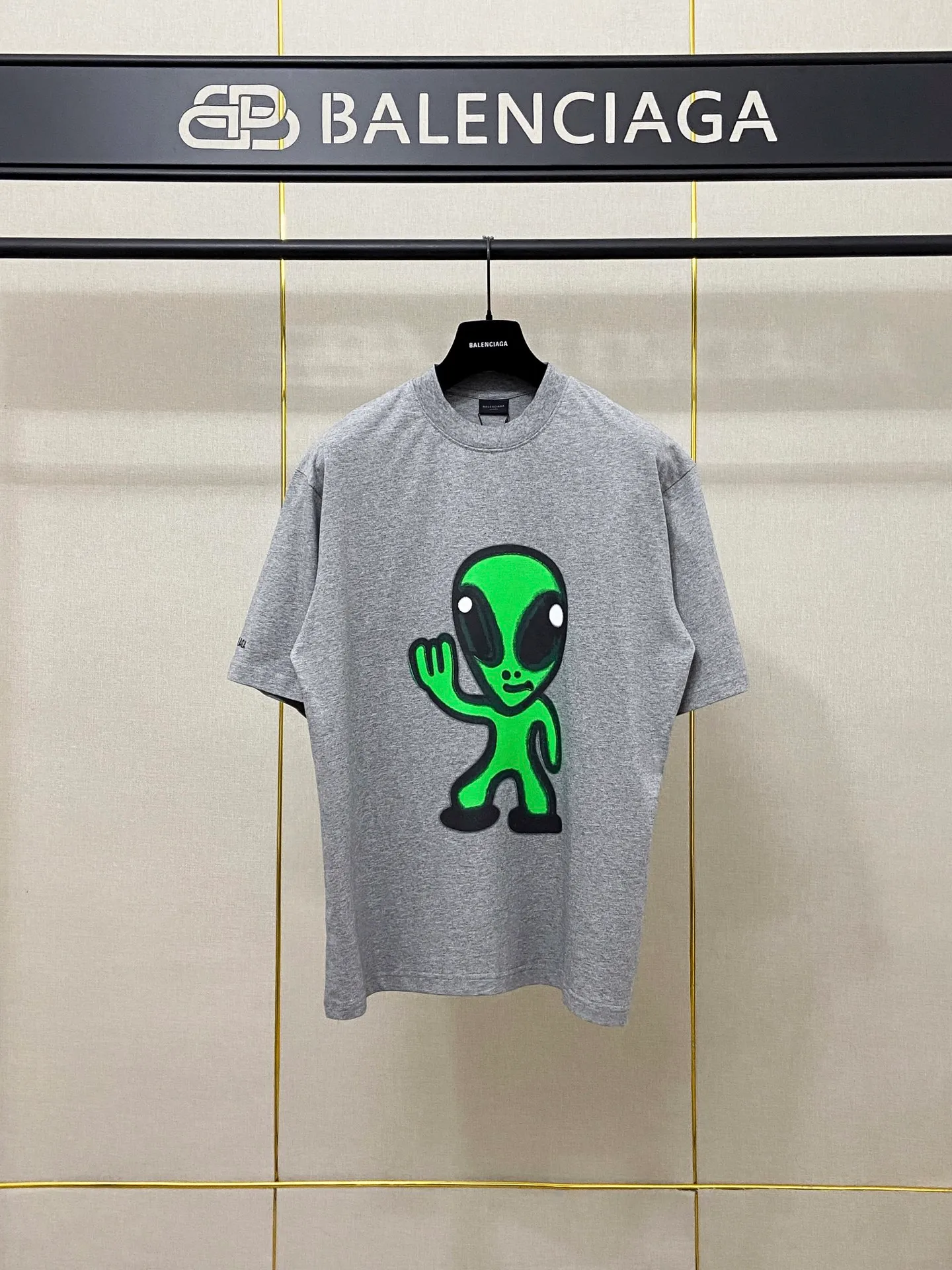 🅿️180 9196# Actual photo top version [[BALENCIA*GA] official website quality Paris new alien front panel smiley face print luminous effect short-sleeved T-shirt OS version loose dropped shoulders Unisex fabric: 260g 100% cotton double yarn Technology: front and rear digital direct injection right sleeve embroidery garment wash shaping solid color Color: black off-white floral gray Size: XS S M L