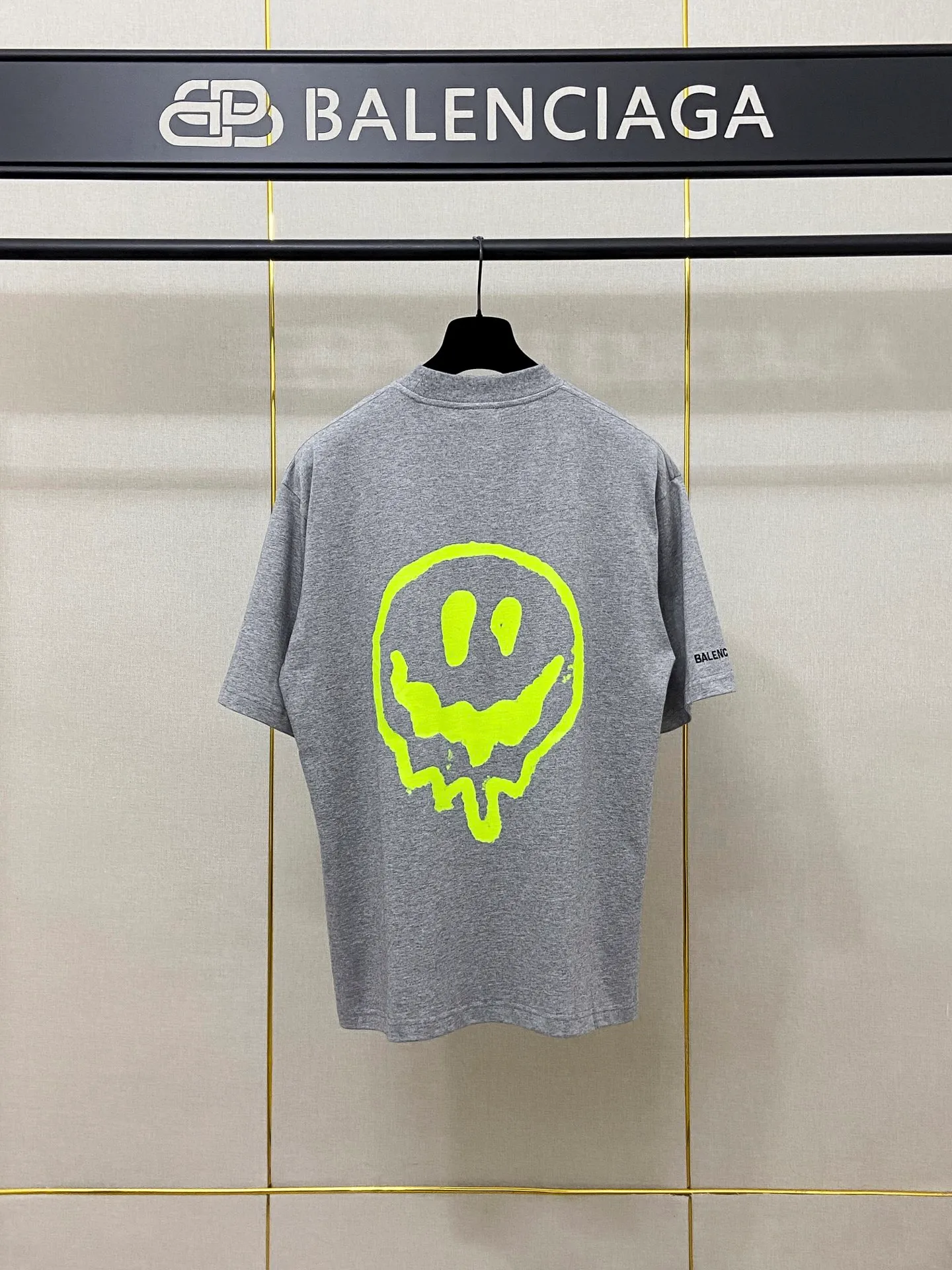 🅿️180 9196# Actual photo top version [[BALENCIA*GA] official website quality Paris new alien front panel smiley face print luminous effect short-sleeved T-shirt OS version loose dropped shoulders Unisex fabric: 260g 100% cotton double yarn Technology: front and rear digital direct injection right sleeve embroidery garment wash shaping solid color Color: black off-white floral gray Size: XS S M L