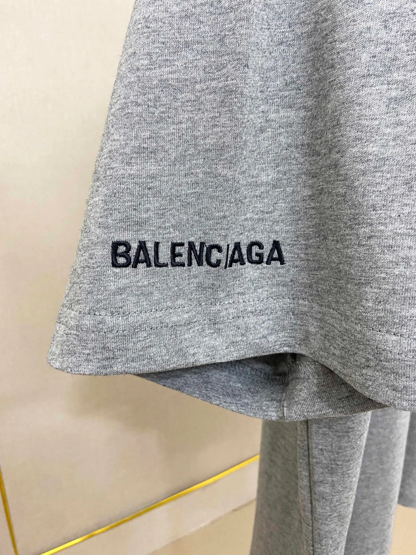 🅿️180 9196# Actual photo top version [[BALENCIA*GA] official website quality Paris new alien front panel smiley face print luminous effect short-sleeved T-shirt OS version loose dropped shoulders Unisex fabric: 260g 100% cotton double yarn Technology: front and rear digital direct injection right sleeve embroidery garment wash shaping solid color Color: black off-white floral gray Size: XS S M L