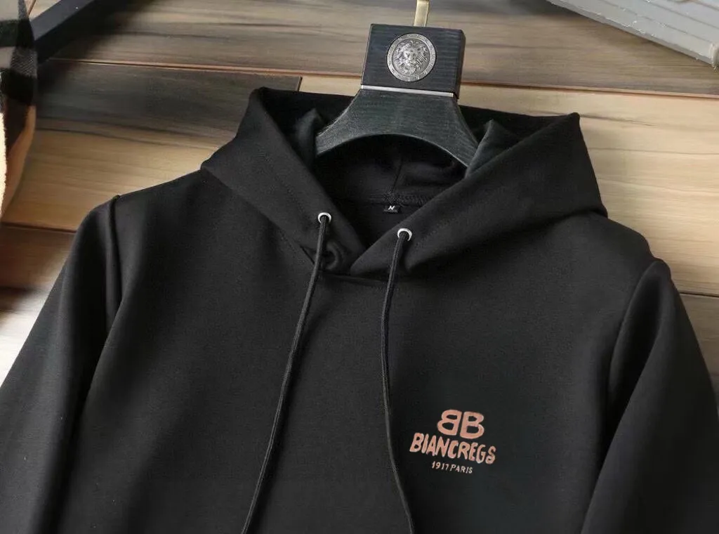 🅿️400 Direct Order [BALENCIAGA] (Fat Man’s Gospel) Hot-selling suit is coming. Focus on the original version of the official website. 2025 new hot-selling cardigan sweater suit. The original order is the best. 🇭🇰The meticulous work of top designers. It is a fitting and perfect upper body effect. 100% natural high-quality Roman cotton, close-fitting comfort, noble and elegant! Original hardware embodies elegance and nobility! Counter size: M-5XL (maximum wear up to 220 pounds)