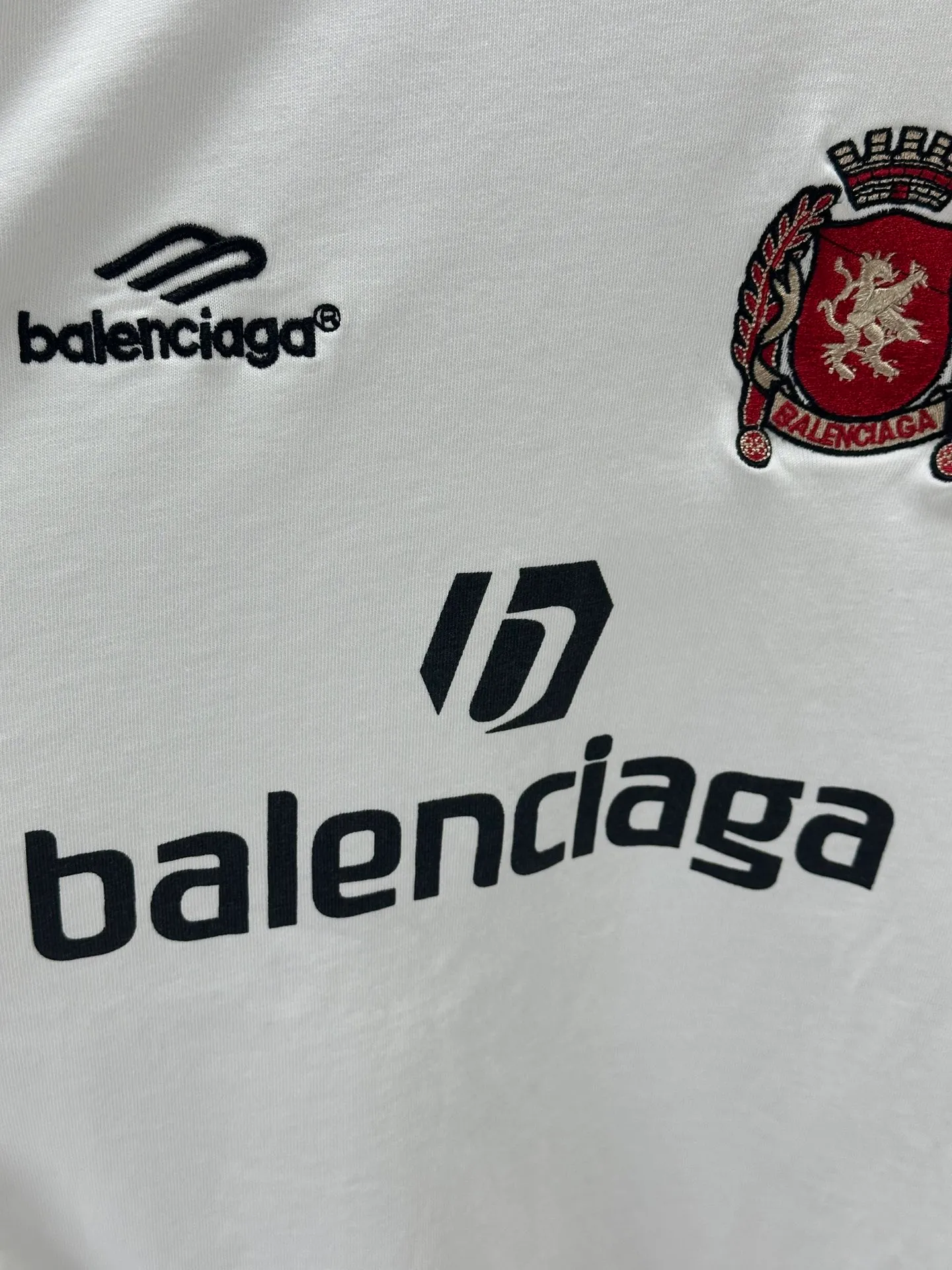 🅿️340 - BALENCI*GA Paris Manchester United co-branded football No. 10 embroidery printed long sleeves, the fabric is made of Paris custom-woven and dyed double-yarn pure cotton fabric. The weight is 280g. The thread is custom-woven and dyed without color difference. The front and rear panels use imported glue screen printing technology + the front and left sleeves use imported Tajima embroidery machine matte light heavy embroidery technology, two high-temperature shaping washes, os dropped shoulders, loose version, same style for men and women! ! -Color: black pink white red -SIZE: XS S M L style number 8606#