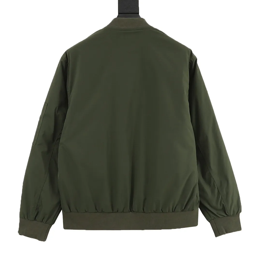 🅿️570 Balenciaga/Balenciaga patch bomber jacket. Customized dense-pore cold-pressed fiber nylon fabric and velvet cloud cotton sheet inside. Full texture, thick and solid. Every inch contains heavy warmth. It is based on pure black to support all edges. Slightly dropped shoulder silhouette to accommodate the body shape. Gilt lion emblem patch embellishments on the chest. It continues the identity identification function of the badge. It is a silent statement when worn on the body. The lining and filling design highlight the wrapping effect, cleverly integrating the warmth of cotton clothing with the aesthetics of life, leading the trend in the name of design! Size: XS-L