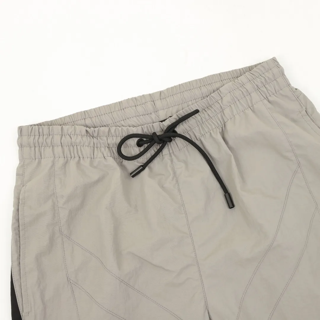 🅿️390 Balenciaga/Balenciaga half-letter embroidered splicing sports trousers, light luxury, a must-have item for daily commuting for men and women, correct version, welcome to compare · Customized matte Taslan jacket fabric · The fabric has been treated with a waterproof coating process · OS ultra-loose silhouette design Size: XS-L