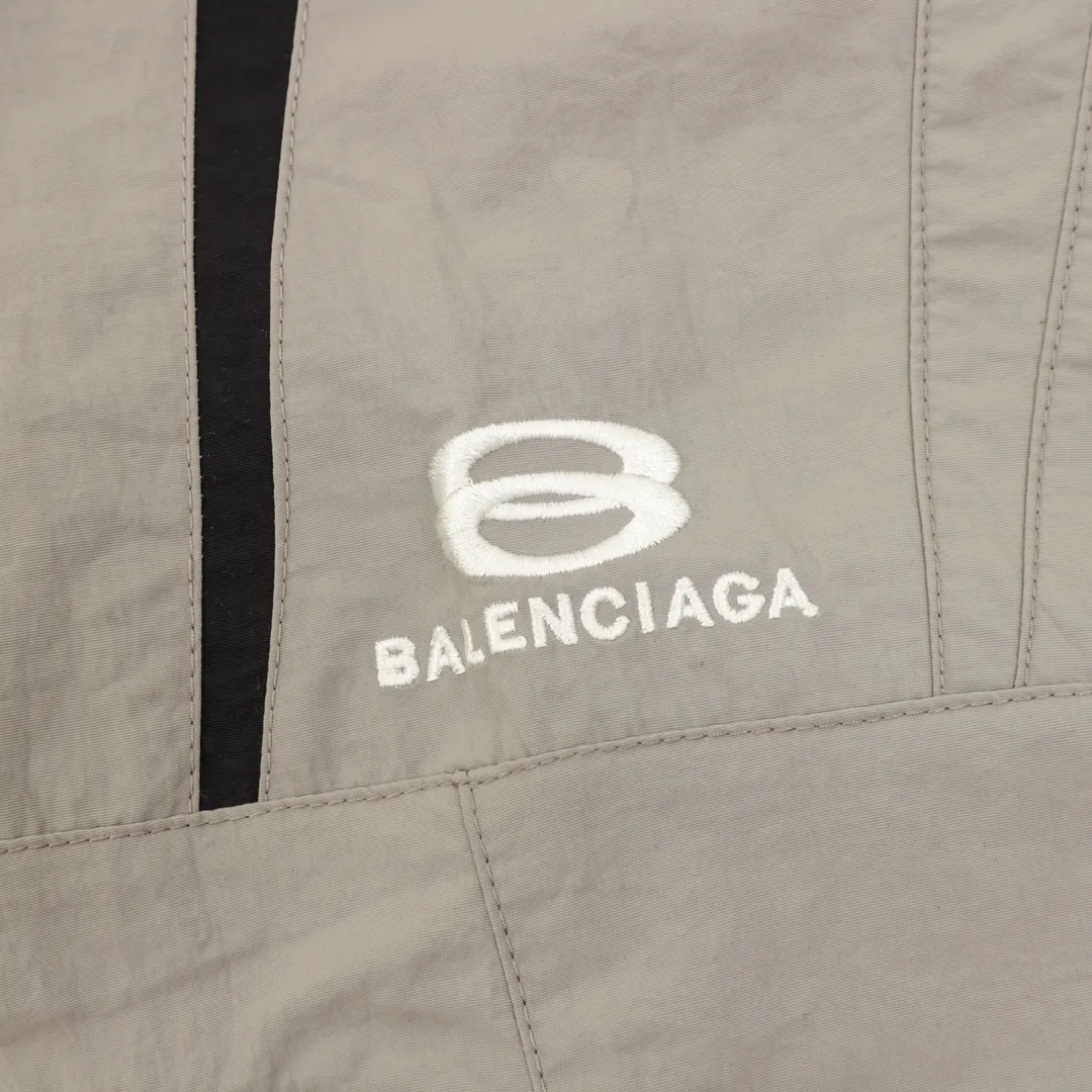 🅿️390 Balenciaga/Balenciaga half-letter embroidered splicing sports trousers, light luxury, a must-have item for daily commuting for men and women, correct version, welcome to compare · Customized matte Taslan jacket fabric · The fabric has been treated with a waterproof coating process · OS ultra-loose silhouette design Size: XS-L