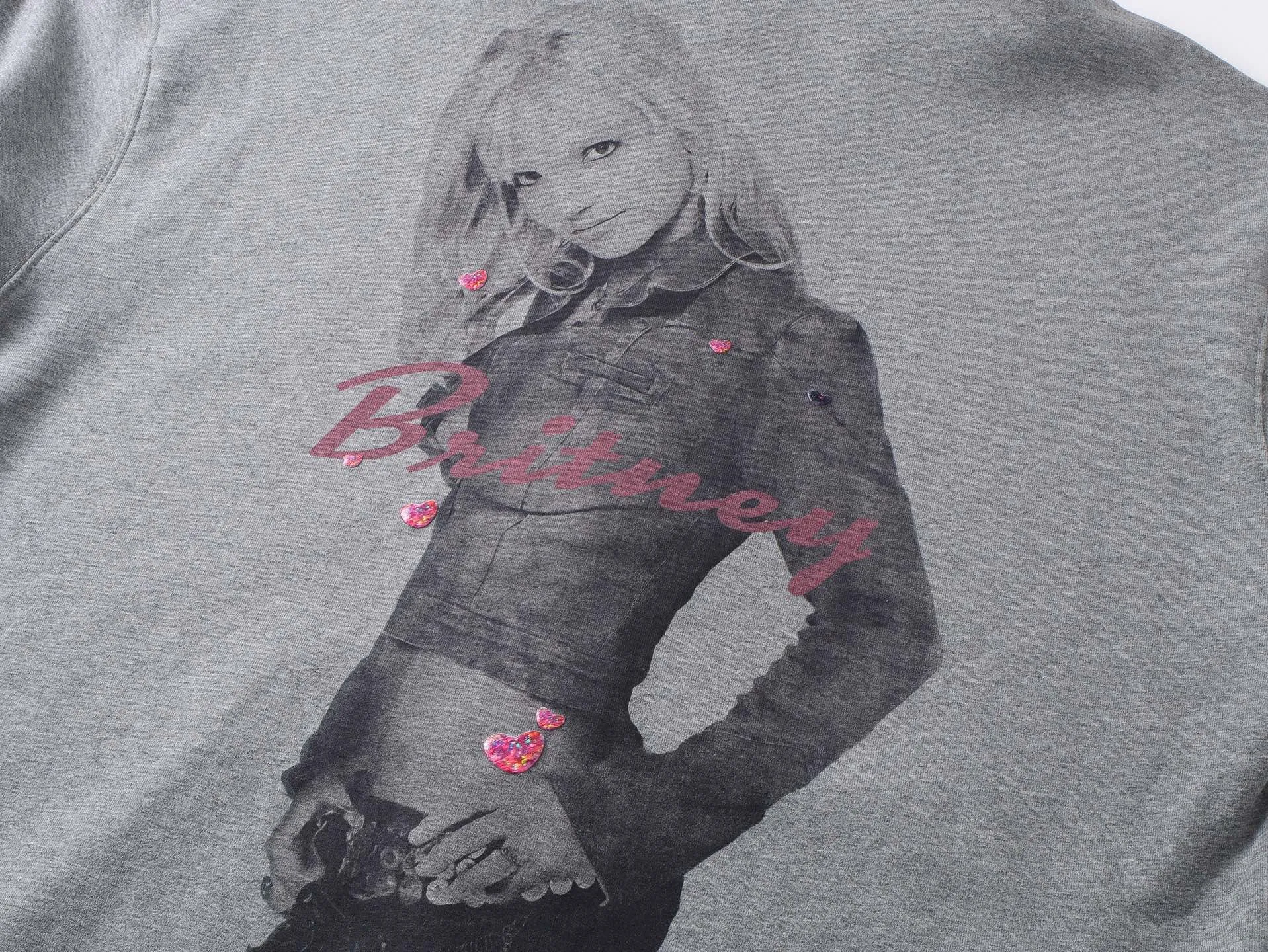 🅿️400 real photos [Top version. Official website quality] BALENCI*GA/26 new model. Balenciaga Music |Britney Series limited edition music collaboration series, front and back direct-print printing, embroidered hat, zipper hooded cardigan and sweatshirt, SS26 latest style. Research and development at the first time, different market currencies. Comparisons welcome. The fabric is made of Paris ZP custom-woven and dyed cotton sweatshirt, with a weight of 460 grams. The cloth surface is clean. The cloth pattern is clear, soft and comfortable. The threads are dyed with no color difference. Printing adopts computer direct printing. The embroidery is done using imported Tajima embroidery machines. Jubie market currency. Welcome to compare. The version adopts OS loose shoulder design. Same style for men and women. Code: BL259958 Color: Gray Size: XS S M L