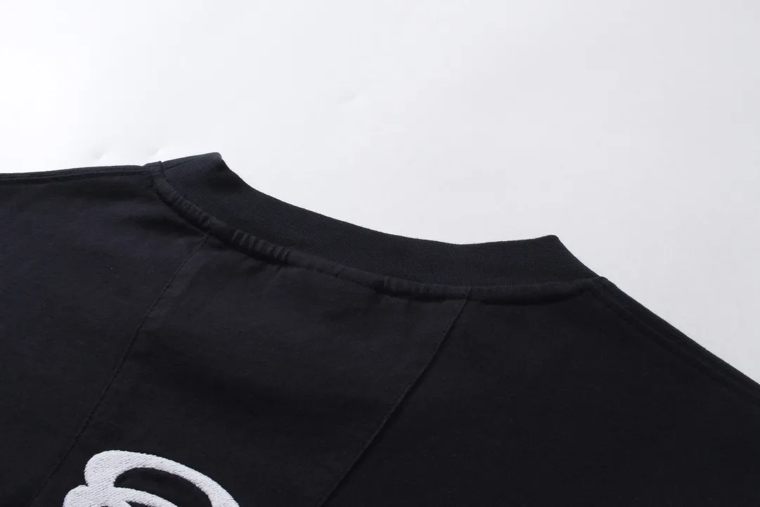 🅿️320 real photos [Top version. Official website quality] BALENCI*GA/Paris BALENCI*GA#2024 latest model, double-ring embroidery on the front and back, multiple stitching, washed short-sleeved T-shirt. Brick cabinet synchronization. Genuine products are developed and developed in the first time. Welcome to compare! Note⚠️ZP is gray-blue, not black. The fabric is made of Paris ZP custom-woven and dyed 100% cotton double-yarn compact cotton. The weight is 260 grams. The cloth surface is clean. The cloth pattern is clear. It is soft and comfortable. It has good color fastness and is not easy to change color. The threads are woven and dyed with no color difference. The double-ring embroidery flower is embroidered with Tajima imported machine, the effect is three-dimensional, the garment is washed, super heavy craftsmanship, the version adopts OS loose shoulder version. Same style for men and women Coding: BL223390 Color: gray blue Size: XS. S. M. L