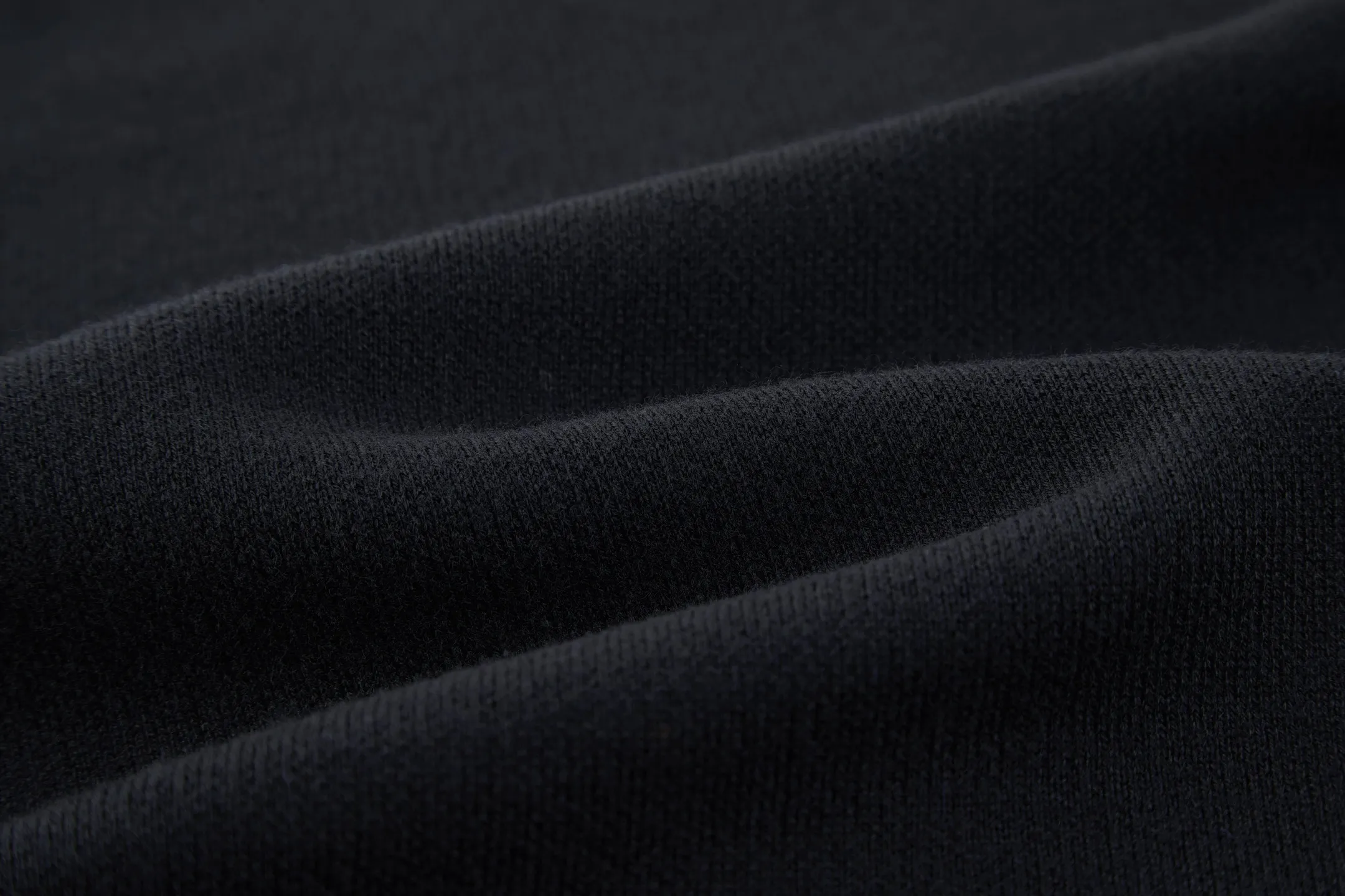 🅿️390 [Exclusive supply] BLCG hand-stitched distressed logo crew neck sweater. The original version was purchased and developed for 14,900. The fabric is made of 35% wool, 55% cotton yarn, and 10% polyester fiber. The sleeve arm logo is made of steel material with electroplating and distressing, and the brand BALENCIAGA logo is laser engraved on the surface. Wash to remove wool impurities - fix the pattern - fix the color. Dropped shoulders, ribbed trim, metallic Balenciaga nameplate on left sleeve Size: S-M-L-XL