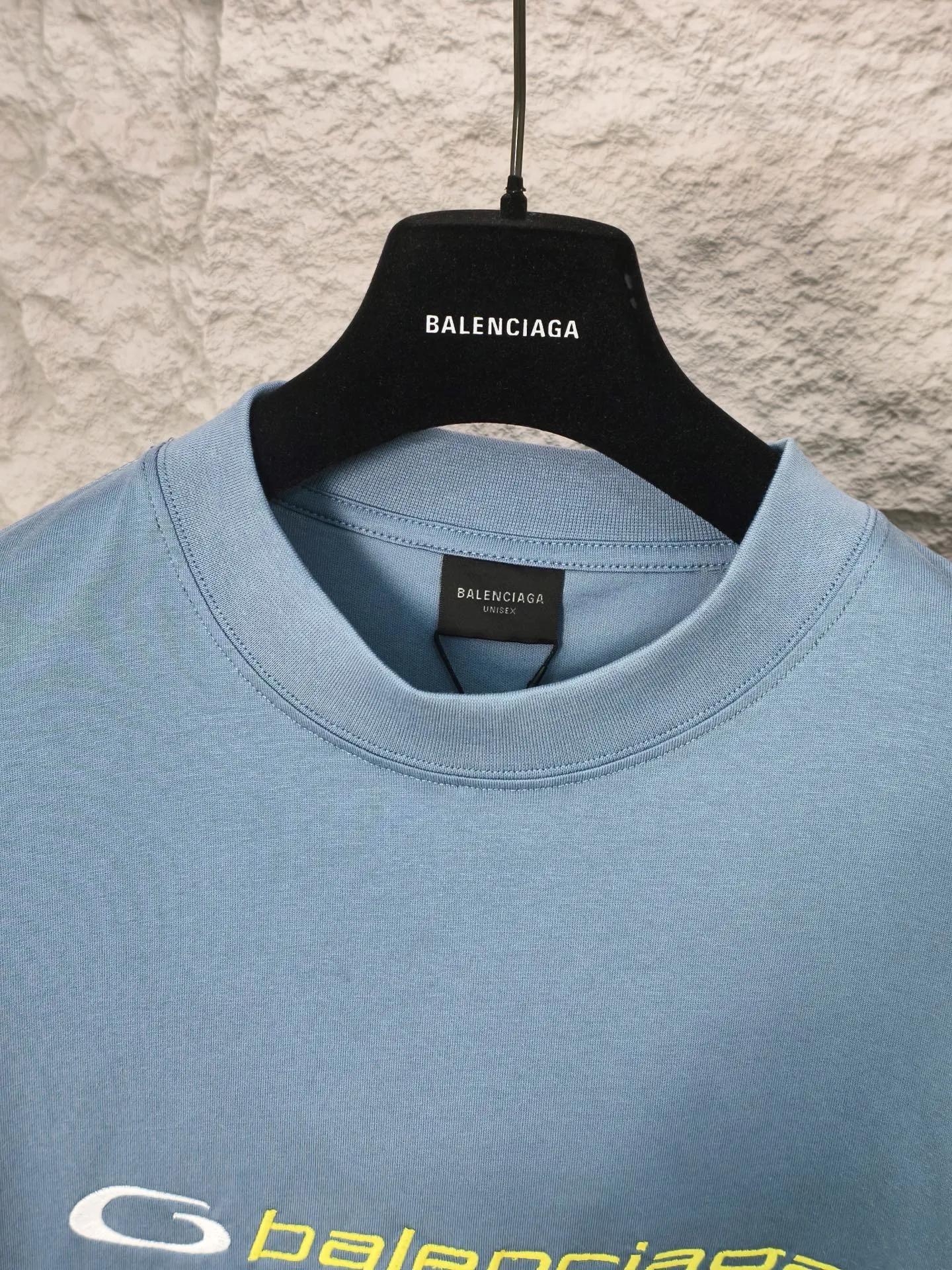 🅿️180 9209# Actual pictures Top version [[BALENCIA*GA] Official website quality Paris new classic letter LOGO embroidered short-sleeved T-shirt OS version Loose dropped shoulders Unisex style Fabric: 260g 100% cotton double yarn Craftsmanship: Embroidery on the front and back panels, left and right sleeves Garment washing Shape solid color Color: black fog blue Size: XS S M L