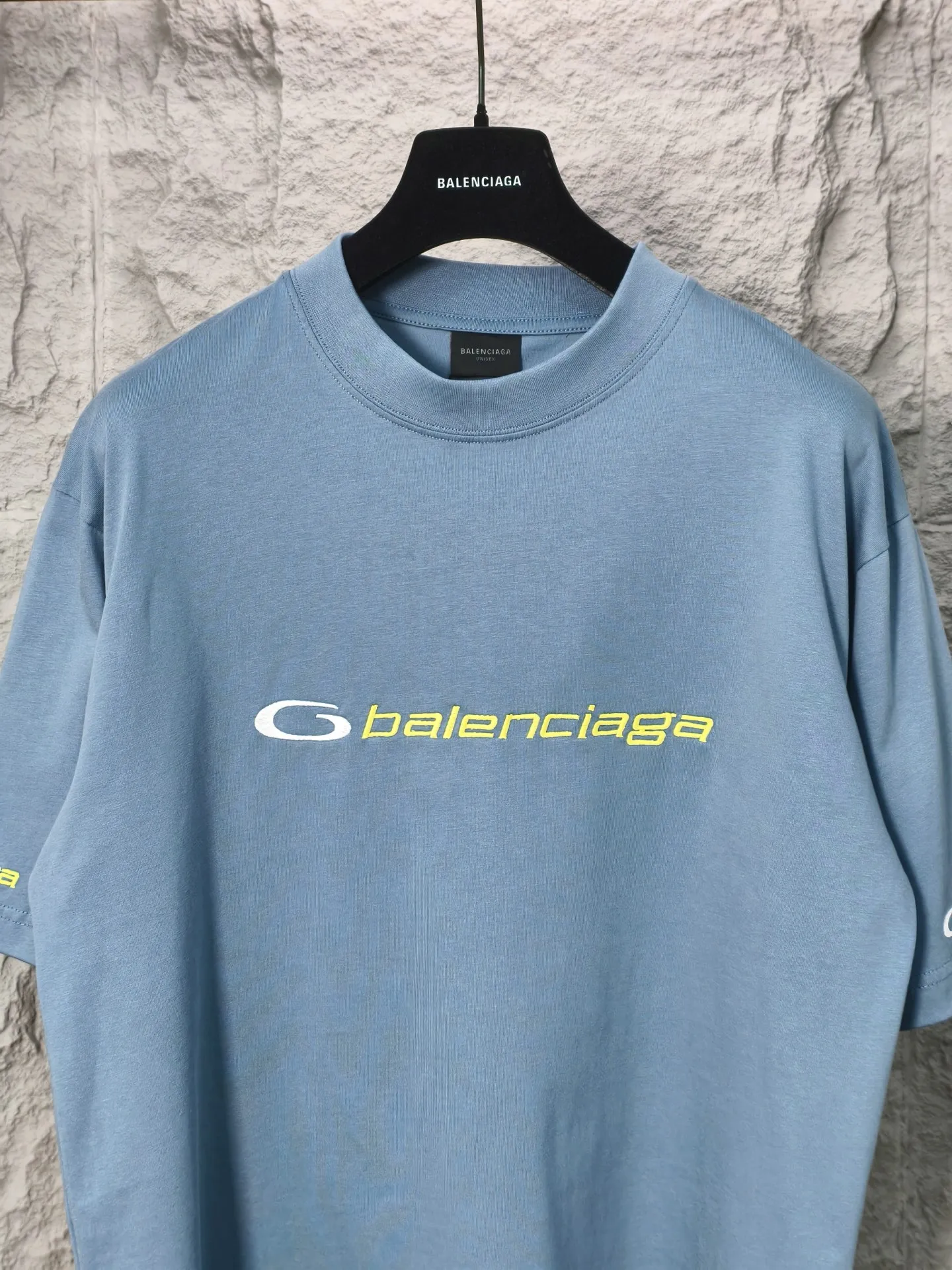 🅿️180 9209# Actual pictures Top version [[BALENCIA*GA] Official website quality Paris new classic letter LOGO embroidered short-sleeved T-shirt OS version Loose dropped shoulders Unisex style Fabric: 260g 100% cotton double yarn Craftsmanship: Embroidery on the front and back panels, left and right sleeves Garment washing Shape solid color Color: black fog blue Size: XS S M L