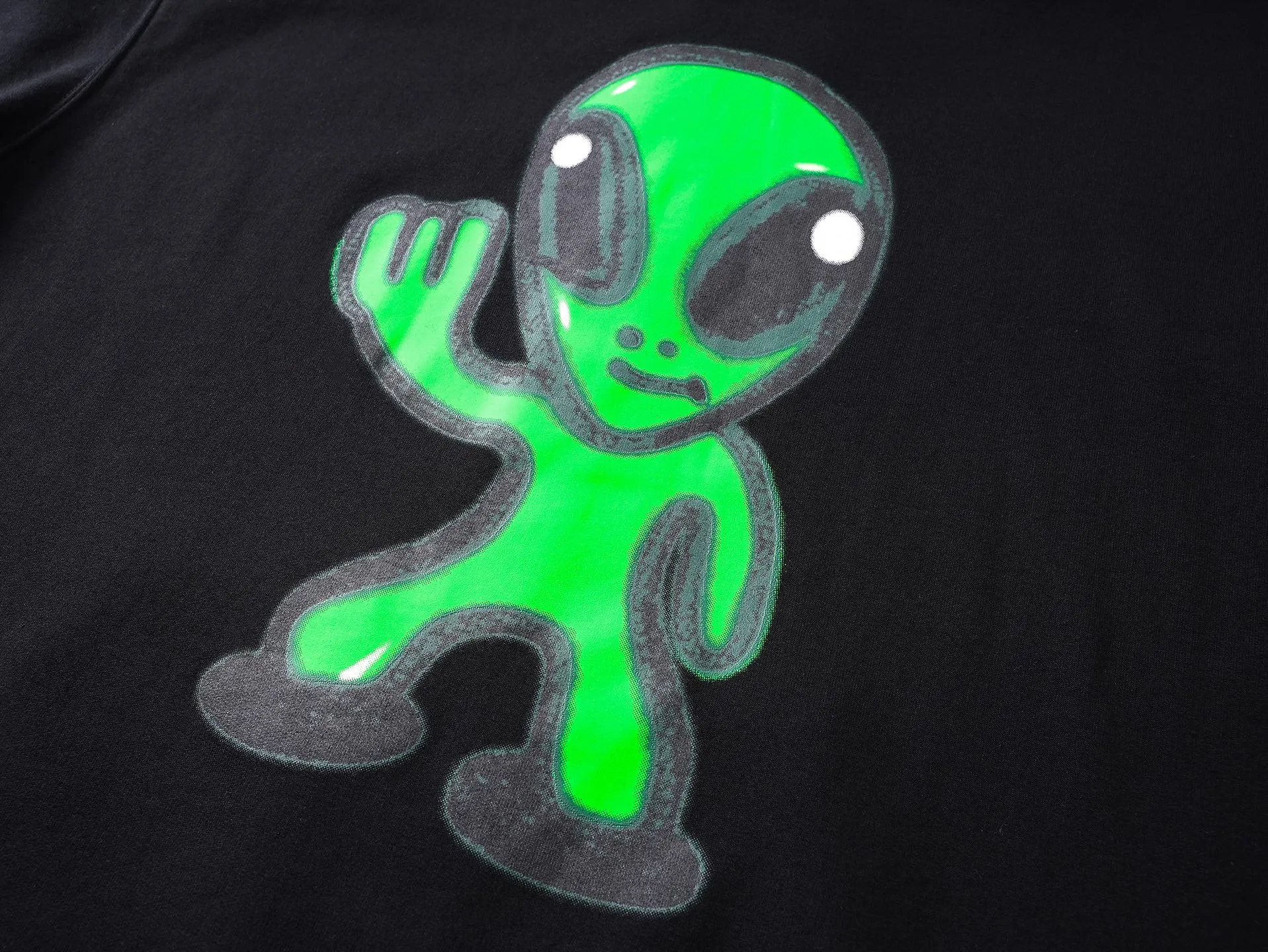 🅿️390 real photos [Top version. Official website quality] BALENCI*GA/25 new model. The front of the alien is directly printed with hithg there+dripley art work + luminous effect. The alien is printed on the front and the smiley face is printed on the back. The right sleeve is embroidered with letters LOGO. Zipper cardigan hooded sweatshirt SS25 latest model. Research and development at the first time, different market currencies. Comparisons welcome. The fabric is made of Paris ZP custom-woven and dyed cotton sweatshirt, with a weight of 2460 grams. The cloth surface is clean. The cloth pattern is clear, soft and comfortable. The threads are dyed with no color difference. The printing uses computer direct printing + luminous effect. Jubie market currency. Welcome to compare. The version adopts OS loose shoulder design. Same style for men and women. Code: BL259906 Color: off-white, black, floral gray Size: XS S M L