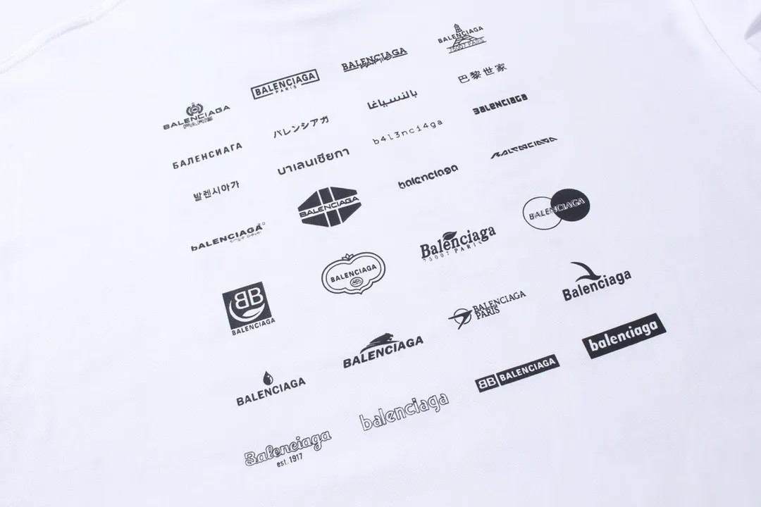 🅿️200 real photos [Top version. Official website quality] BALENCI*GA/Paris BALENCI*GA# 2024 spring and summer new style, printed with classic LOGO collection long-sleeved T-shirt. 2024 spring and summer new product. Brick cabinet synchronization. Welcome to compare. The fabric is made of Paris ZP custom-woven and dyed 100% cotton double yarn compact cotton. The weight is 260 grams, the cloth surface is clean, the cloth texture is clear, soft and comfortable. The color fastness is good. It is not easy to change color. The threads are woven and dyed with no color difference. The printing uses imported environmentally friendly rubber paddles, precision stencils, fine LOGO letters, clear letters, no burrs, and a three-dimensional effect. Restore brick cabinet. The version adopts OS loose shoulder style. Same style for men and women. Code: BL225005 Color: black, beige, pink, smoky gray, white Size: XS S M L