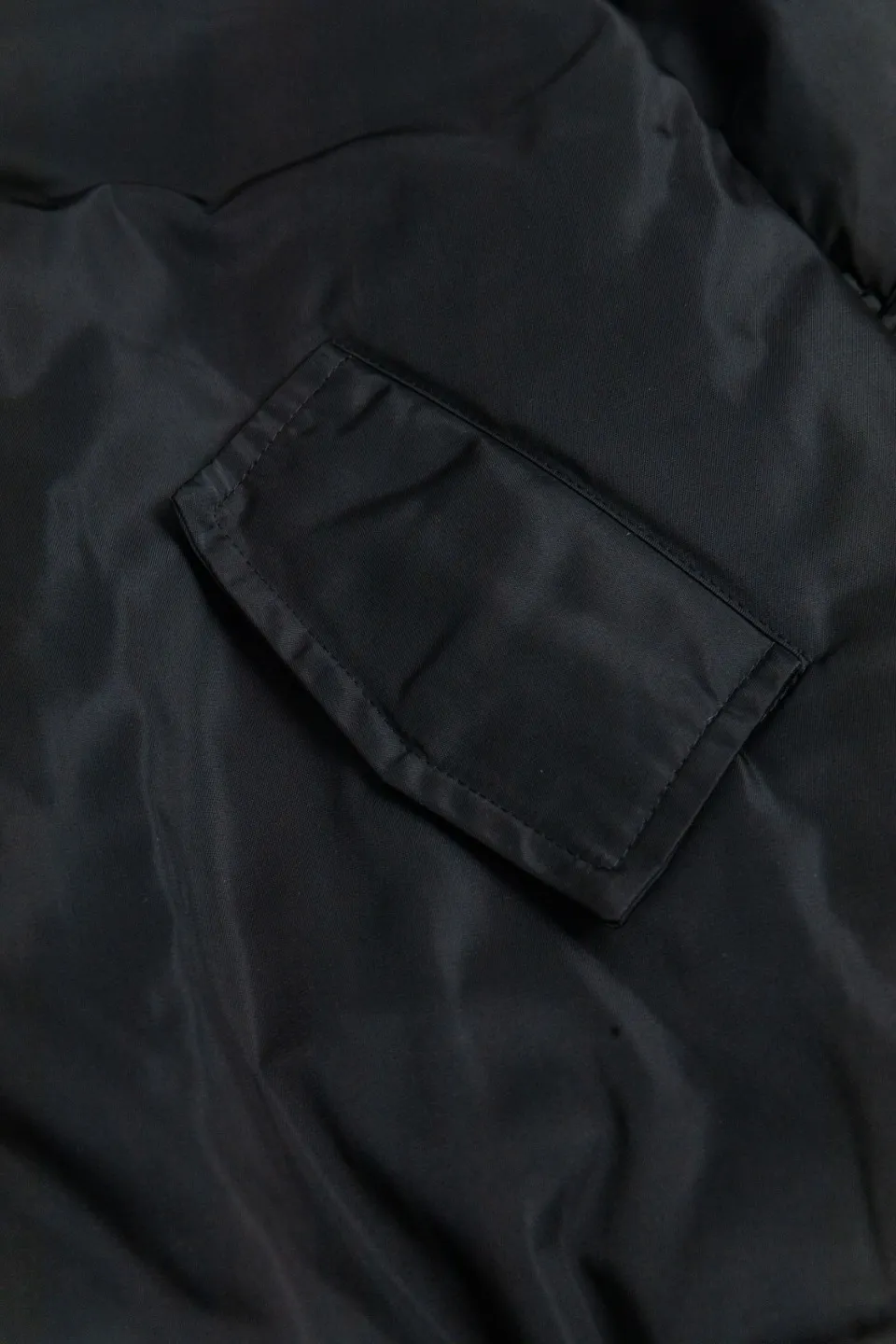 💰600 [Highest Version] Balenciaga / Balenciaga BLCG 24FW half-ring logo embroidered baseball flight cotton jacket Correct version Customized nylon 100% matte nylon fabric 50D memory lining inside 800g composite pearl quilting added to the inside Pilot's classic Alpha Air Force jacket design 3D three-dimensional tailoring process High-density embroidery using Tajima embroidery machine Up to 100,000 needle embroidery Inner bag design on the inside of the clothes, molded custom brand logo snap button, original main mark, washed tag brand packaging, color: black, size: 46/48/50/52, size chart: length, bust, shoulder width Note: There is a difference of 1~2CM due to manual measurement.