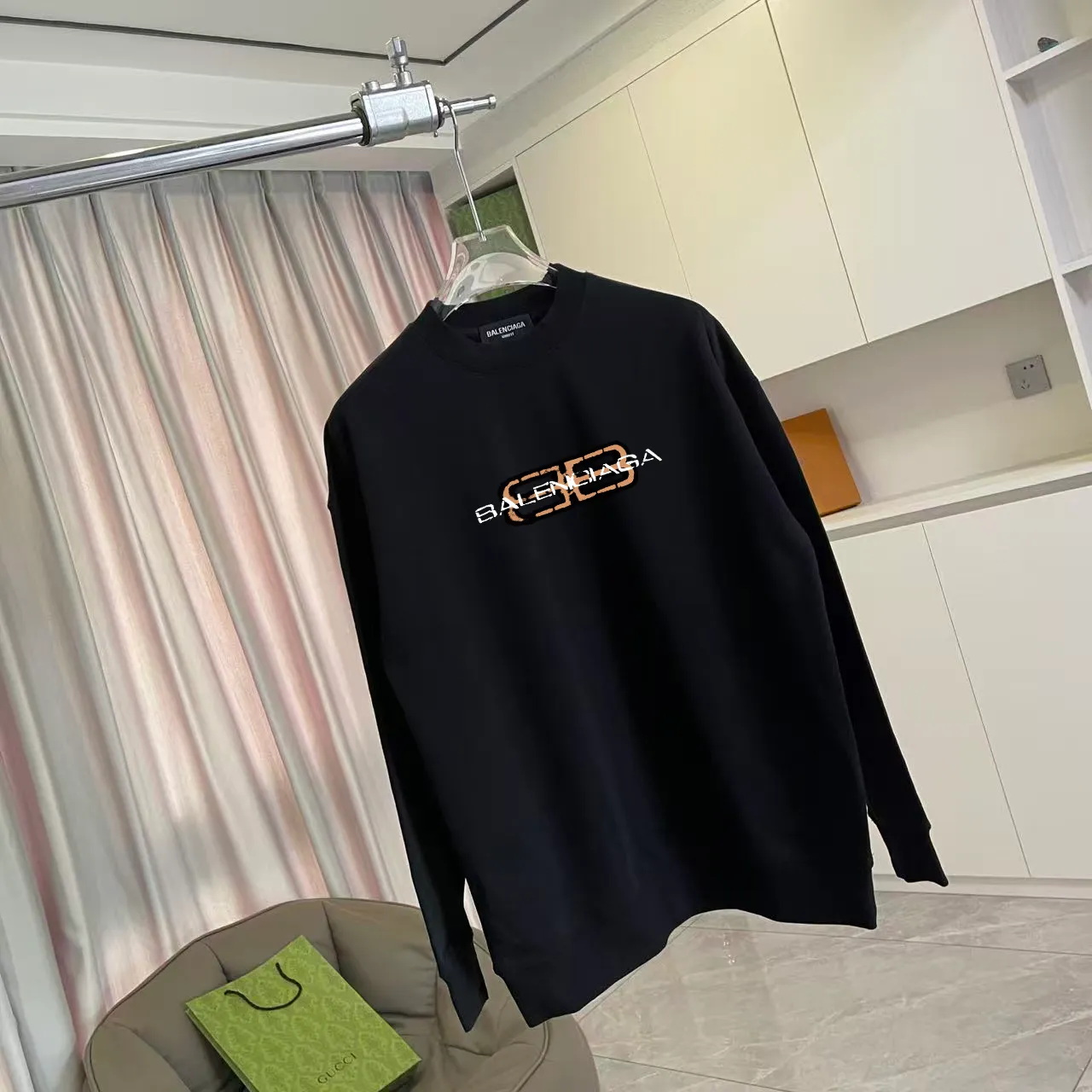 🅿️230 BALENCI*GA Paris 2025 Autumn and Winter New Style Personalized Letter Logo Print Customized Pure Cotton Fabric 400g Round Neck Sweater Same Style for Men and Women Size: S M L XL XXL Five Codes Color: Black White