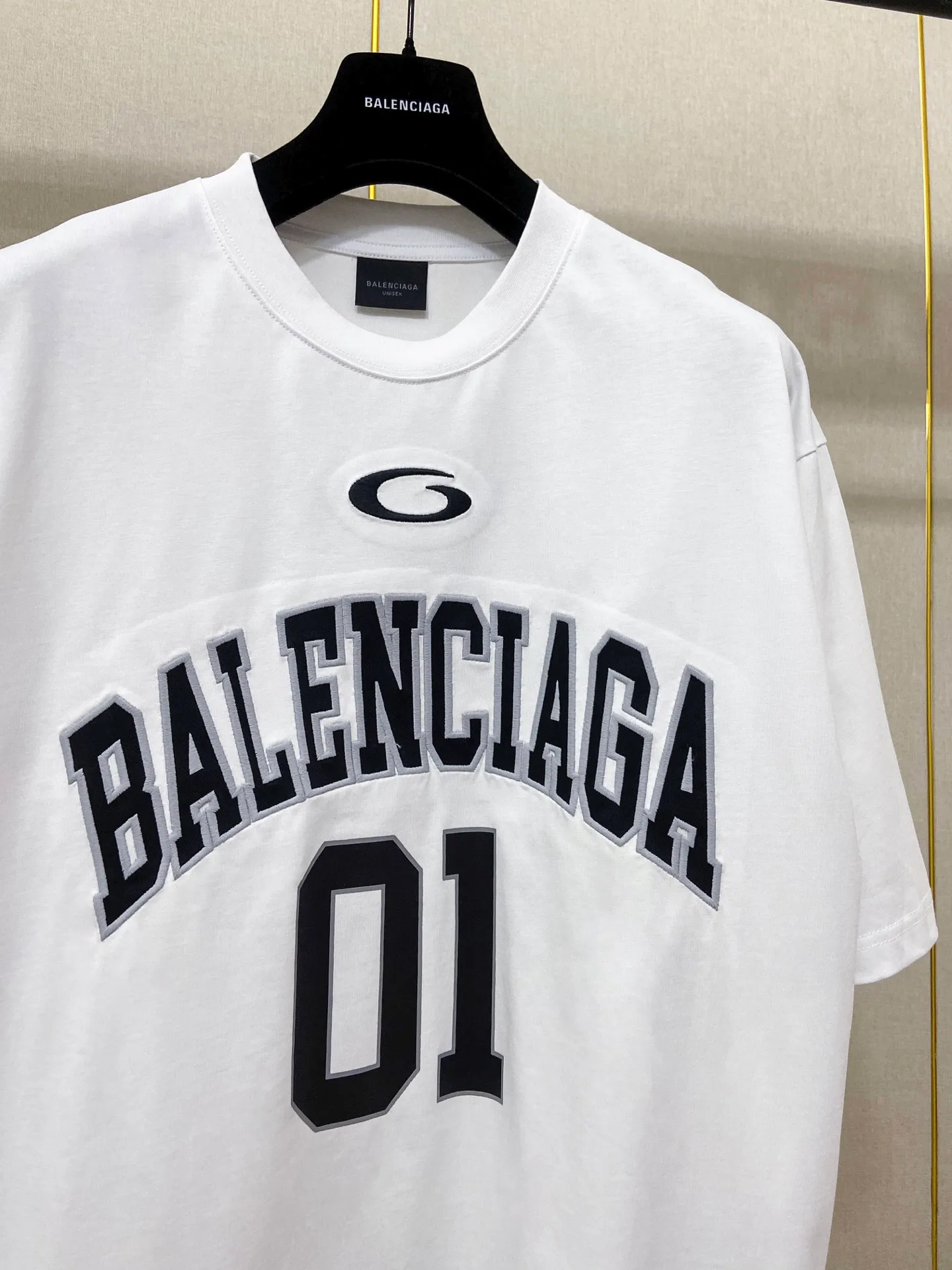 🅿️200 9180# Actual photo top version [[BALENCIA*GA] official website quality Paris new basketball jersey embroidered printed short-sleeved T-shirt OS version loose dropped shoulders Unisex style Fabric: 260g 100% cotton double yarn Process: embroidery printing on the front panel Car stamp in the lower left corner Back panel printing Garment washing Shaping Solid color Color: black white blue purple yellow Size: XS S M L