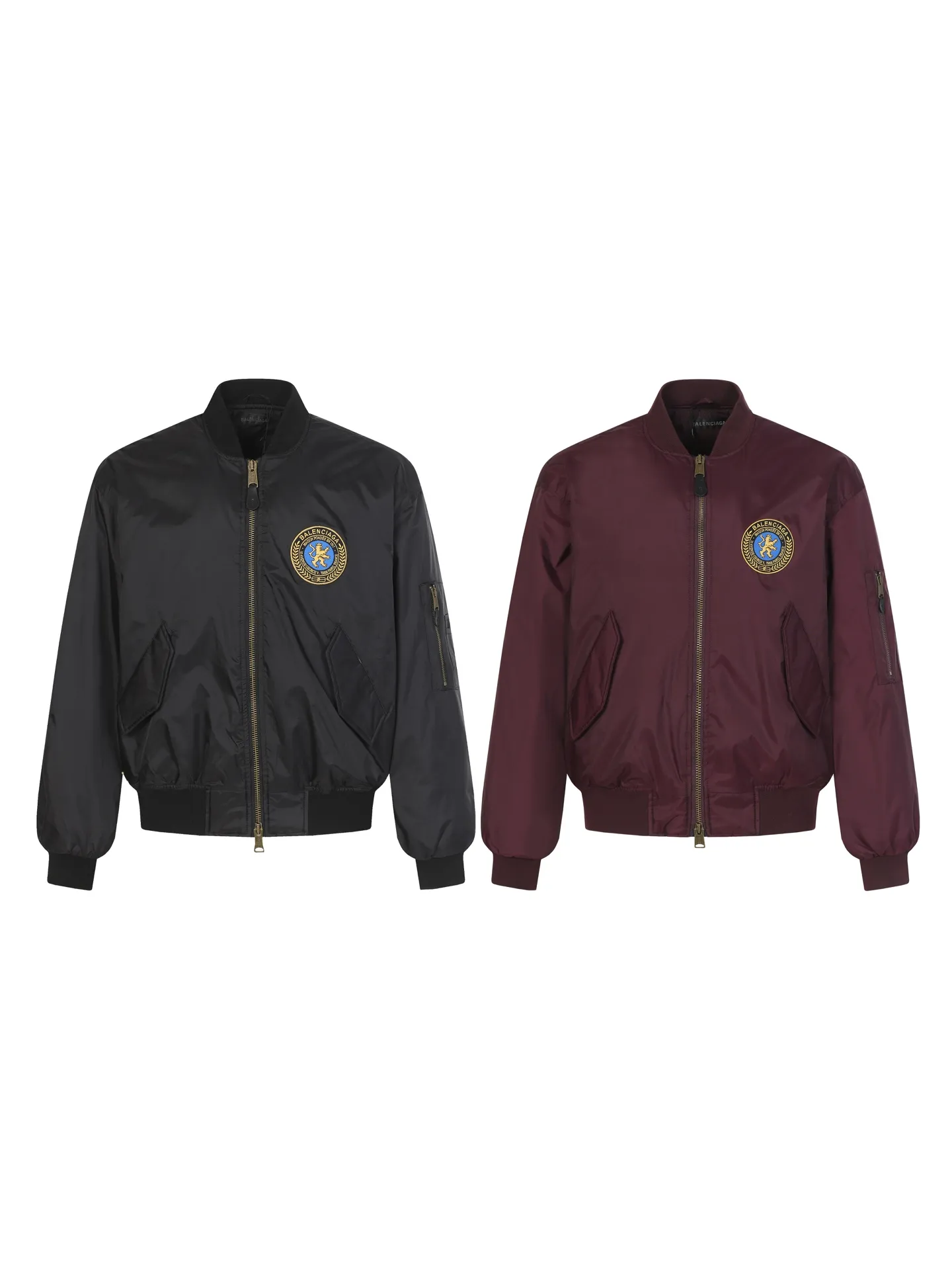 🅿️650 [Original quality] Balenciaga/Balenciaga patched bomber jacket. Customized dense-pore cold-pressed fiber nylon fabric and velvet cloud cotton sheet inside. Full texture. Thick and solid. Every inch contains heavy warmth. The warm light of burgundy purple is the main tone. It is flamboyant and restrained. The slightly dropped shoulder silhouette is flattering. The gold lion emblem patch is embellished on the chest, continuing the identity identification function of the badge. A silent statement when worn on the body. The lining and padding design highlights the wrapping effect and subtly combines the warmth of cotton clothing with the aesthetics of life. Leading the trend in the name of design. Process 1: Using imported machine embroidery technology. Using advanced computer control systems and precision mechanical components. Paris lion emblem patch embroidery operation with high precision and smooth and delicate lines. Process 2: Purely manual disassembly process after water. After completing the initial combination of the lining fabric and the cotton piece, the craftsman will make further adjustments and disassembly in the water. The lining fabric and the cotton piece can achieve a perfect combination, making the lining fabric and the cotton piece more closely combined, beautiful and neat. Process 3: Template machine bag opening. The preset template guides the position, shape and size of the bag opening. The accuracy ensures the quality of the bag opening effect. Accessories: Customized 1:1 Paris bronze alloy zipper. Customized 1:1 Paris leather pull tab. Customized 1:1 Paris nipple nails. Customized 1:1 Paris trademark. Version: Loose version. Size: S/M/L/XL