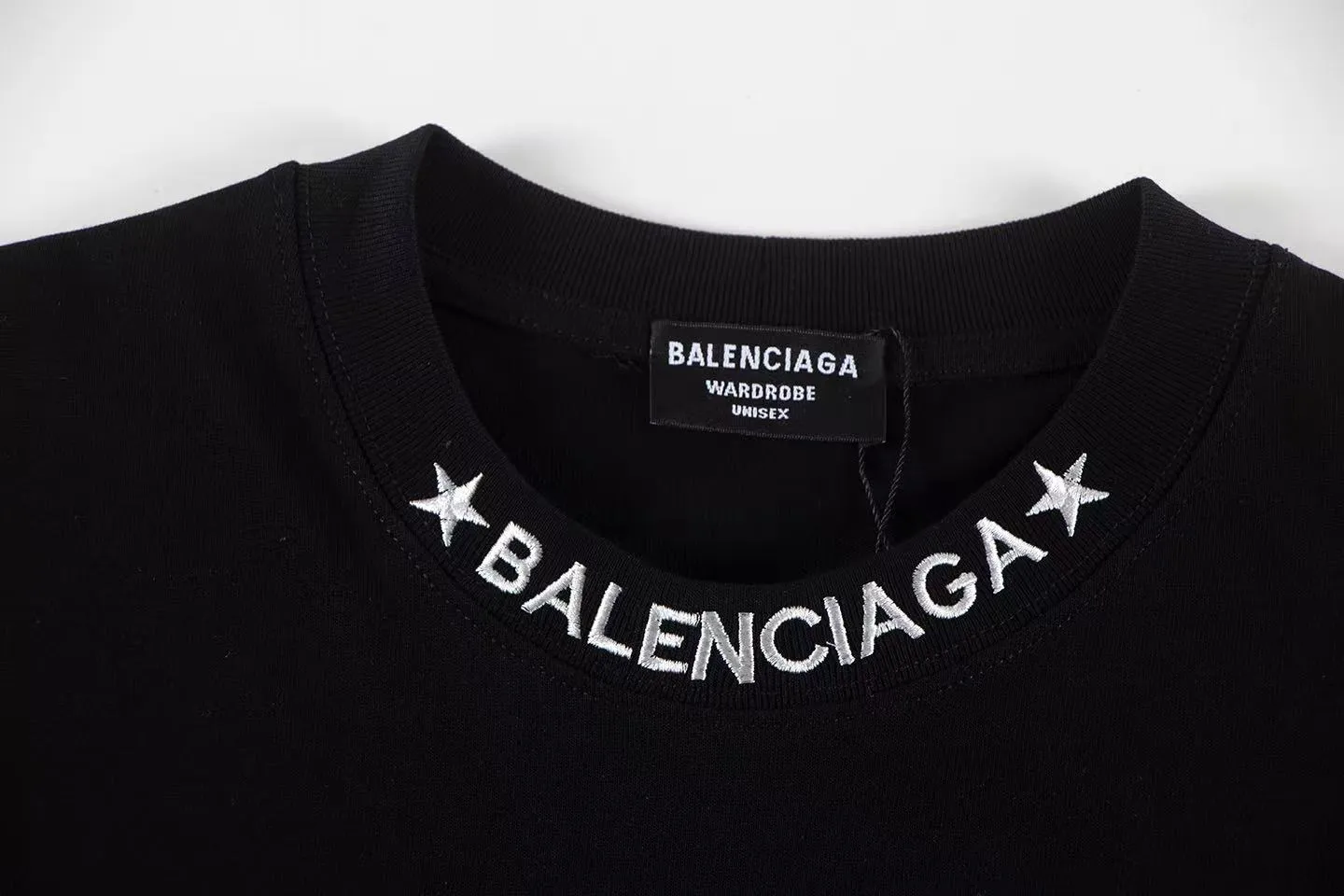 🅿️146 Style: 2025 new Balenciaga embroidered short-sleeved T-shirt Material: High version 300g double yarn combed cotton Size: S～XL Color: Black Style number: Z032