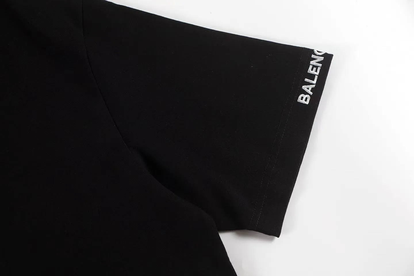 🅿️146 Style: 2025 new Balenciaga embroidered short-sleeved T-shirt Material: High version 300g double yarn combed cotton Size: S～XL Color: Black Style number: Z032