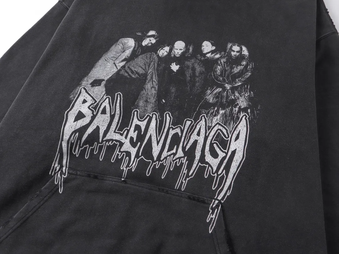 🅿️320 real photos [Top version. Official website quality] BALENCI*GA/Paris. 53rd season Balenciaga New. Vintage high-end limited edition joint hooded sweatshirt. The pattern on the front is damaged by the direct-injection printing. The ready-made garments are washed and worn. SS24 new model. Brick cabinet synchronization. Genuine product developed at the first time, please print and compare! The fabric is made of Paris ZP custom-woven and dyed cotton sweatshirt. Weighing 460 grams, the cloth surface is clean. The cloth pattern is clear, soft and comfortable. The threads are dyed with no color difference. The printing uses environmentally friendly imported materials and self-inking direct injection. The pattern letters are clear and the effect is three-dimensional. The entire garment is washed, distressed and worn. The version adopts OS loose shoulder design. Same style for men and women. Code: BL238935 Color: washed black Size: XS S M L