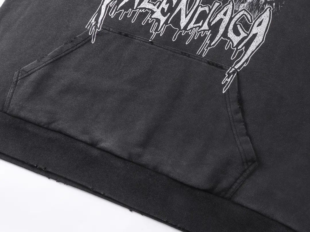 🅿️320 real photos [Top version. Official website quality] BALENCI*GA/Paris. 53rd season Balenciaga New. Vintage high-end limited edition joint hooded sweatshirt. The pattern on the front is damaged by the direct-injection printing. The ready-made garments are washed and worn. SS24 new model. Brick cabinet synchronization. Genuine product developed at the first time, please print and compare! The fabric is made of Paris ZP custom-woven and dyed cotton sweatshirt. Weighing 460 grams, the cloth surface is clean. The cloth pattern is clear, soft and comfortable. The threads are dyed with no color difference. The printing uses environmentally friendly imported materials and self-inking direct injection. The pattern letters are clear and the effect is three-dimensional. The entire garment is washed, distressed and worn. The version adopts OS loose shoulder design. Same style for men and women. Code: BL238935 Color: washed black Size: XS S M L