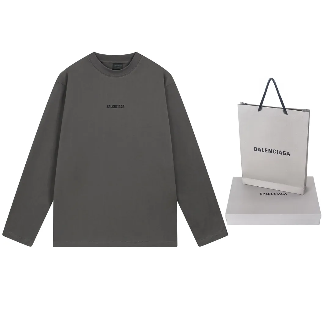 🅿️210 Real photos [Top version. Official website quality] BALENCI*GA/Paris #Classic style. Classic letter embroidered long-sleeved T-shirt on the front and back #2024 spring and autumn brick cabinet synchronization.                       The fabric is made of Paris ZP custom-woven and dyed cotton double yarn, weighing 260 grams. The cloth surface is clean. The cloth pattern is clear, soft and comfortable. The threads are dyed with no color difference. The classic letters are embroidered with an imported embroidery machine. The letters are clear and the effect is three-dimensional, restoring the brick cabinet. The version adopts the OS loose shoulder style. The same style for men and women. Coding: BL235067 Color: black, white, smoke gray Size: XS S M L