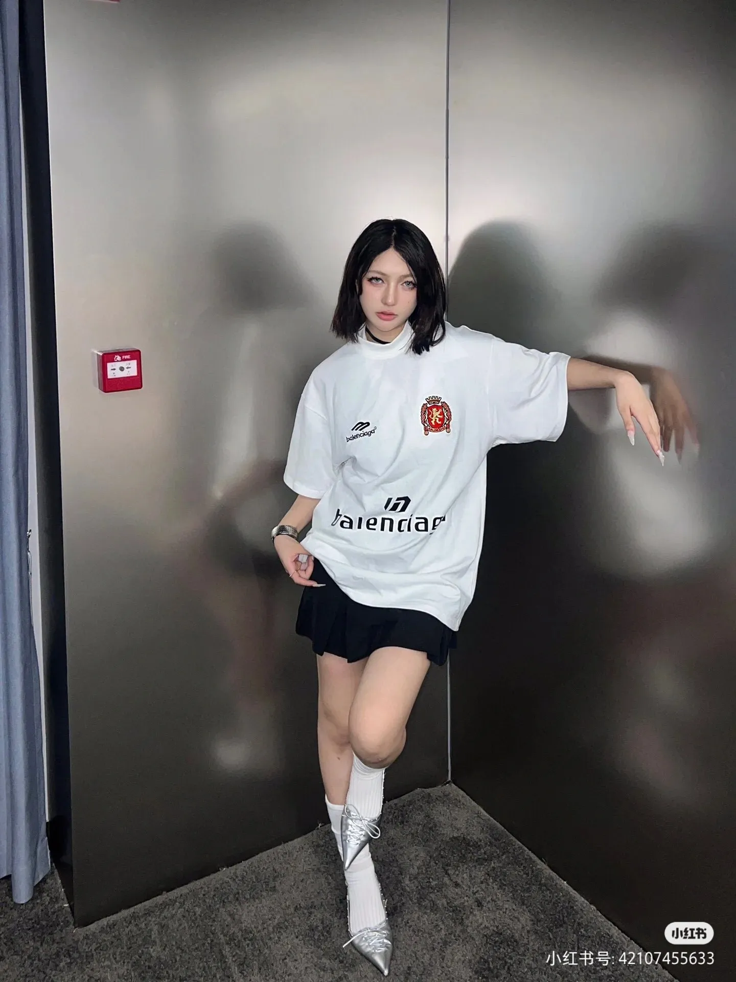 ♻️💯Upper body reference model picture❤️Top version BALENCIAGA Paris ##24ss Paris Manchester United joint football No. 10 embroidered printed short sleeves# , official original, customized 32-count double yarn pure cotton fabric, weighing 280g, soft and delicate to the touch and solider than ordinary cotton fabrics, comfortable, breathable and not easily deformed. The front and rear panels use imported glue screen printing technology + the front panel imported Tajima embroidery machine matte light heavy industry embroidery process to distinguish the market currency, the original accessories are complete with three standards, no pressure when entering and exiting the counter Code number: XS - L Color: black white P:300