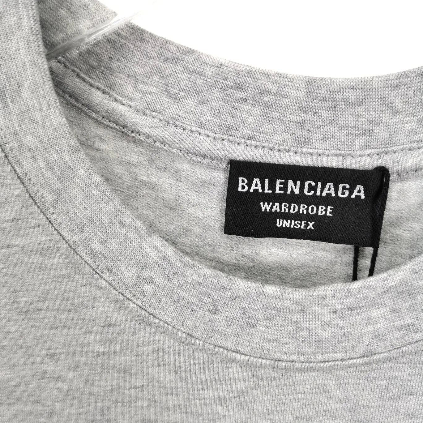 [New arrival] The top tested version of Balenciaga BALENCIAGA Cola Malone embroidery printed male and female couple star same style short-sleeved T-shirt in three colors, guaranteed to be the same as the original fabric, no color difference! Customized dyeing in a package! INS, Xiaohongshu’s popular style, classics that never fade away! The king of orders in Spain, the fried chicken is highly recommended! 32S 280g pure cotton double yarn fabric, comfortable and wide! Full of drape! The printing uses Tajima embroidery machine imported from Japan, which is known as the fighter among embroidery machines. The embroidery is meticulous, with no threads or skipped threads, the printing and embroidery are full and fine, and the letter spacing is consistent with ZP! Wearing it gives you full confidence and peace of mind! The labels and washes are all correct! On behalf of G at the same level! Consistent packaging at the counter!  Size: XS-L Color: Beige, taro purple, active gray, light hemp gray P:260