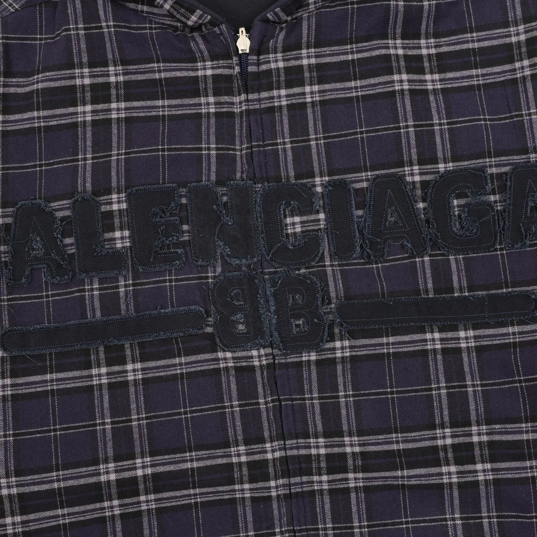 🅿️620 Balenciaga/Balenciaga plaid patch letter zipper jacket is made of customized matt Taslan professional fabrics, plus three-proof coating process, Teflon anti-fouling treatment, anti-oil stains and easy to clean, polyester high-density bird's eye mesh lining, three-dimensional circulation breathable structure, quick moisture export, anti-static treatment, more comfortable to wear in autumn and winter, imported environmentally friendly glue screen printing, custom hardware zipper double puller LOGO, custom accessories three labels Size: XS-L
