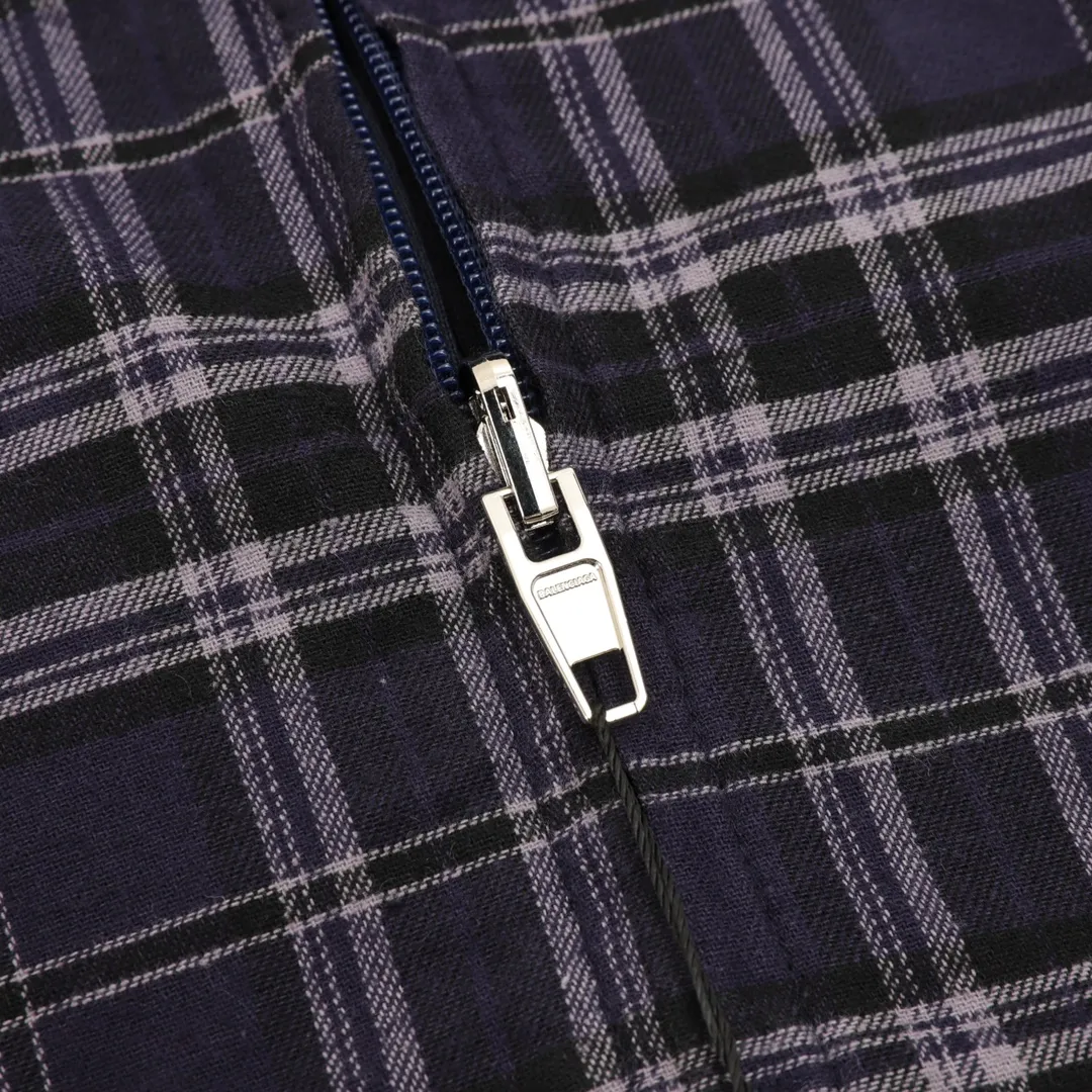 🅿️620 Balenciaga/Balenciaga plaid patch letter zipper jacket is made of customized matt Taslan professional fabrics, plus three-proof coating process, Teflon anti-fouling treatment, anti-oil stains and easy to clean, polyester high-density bird's eye mesh lining, three-dimensional circulation breathable structure, quick moisture export, anti-static treatment, more comfortable to wear in autumn and winter, imported environmentally friendly glue screen printing, custom hardware zipper double puller LOGO, custom accessories three labels Size: XS-L