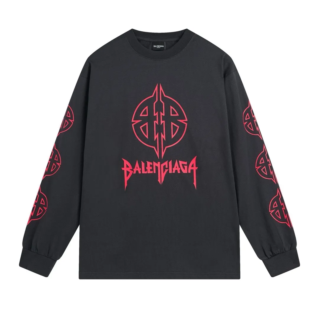 🅿️210 Detailed pictures [Top version. Official website quality] BALENCI*GA/Paris. 2024 new style. Classic LOGO cracked printed long-sleeved T-shirt. Brick cabinet synchronization. Genuine product developed at the first time, enjoy printing and comparison! The fabric is made of Paris ZP custom-woven and dyed cotton with double yarns and compact cotton. The weight is 260 grams. The cloth surface is clean. The cloth pattern is clear, soft and comfortable. The threads are dyed with no color difference. The classic printing is made of environmentally friendly imported materials, and the letters are cracked and printed. The letters are clear and the effect is three-dimensional. Restored brick cabinet. Ready-made clothes are washed and distressed, different market currency, welcome to compare, the version adopts OS loose shoulder version. Same style for men and women Coding: BL225027 Color: dark blue gray, white Size: XS S M L