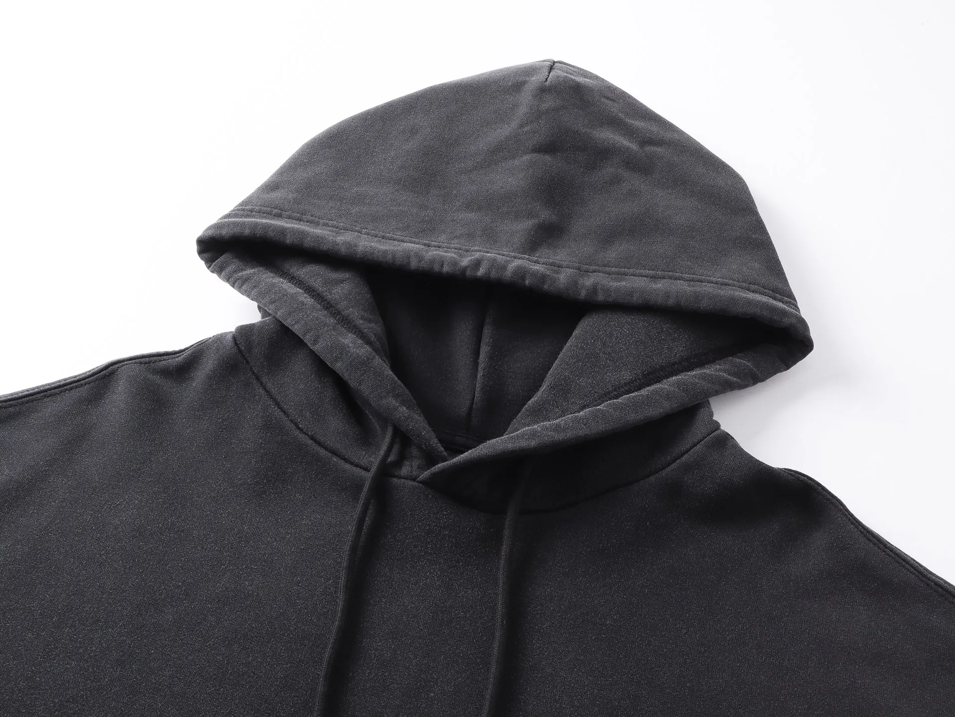 🅿️320 real photos [Top version. Official website quality] BALENCI*GA/Paris.SS25 latest model, Paris new LOGO two-color blur printed washed and distressed hooded sweatshirt. Brick cabinets are synchronized. Genuine products are developed at the first time. Welcome to compare! The fabric is made of Paris ZP custom-woven and dyed cotton sweatshirt. Weighing 460 grams, the cloth surface is clean. The cloth pattern is clear, soft and comfortable. The threads are dyed with no color difference. The printing uses environmentally friendly imported rubber paddles. The letters are clear and the effect is three-dimensional. Garment wash. The version adopts OS loose shoulder design. Same style for men and women. Code: BL259976 Color: washed black Size: XS S M L