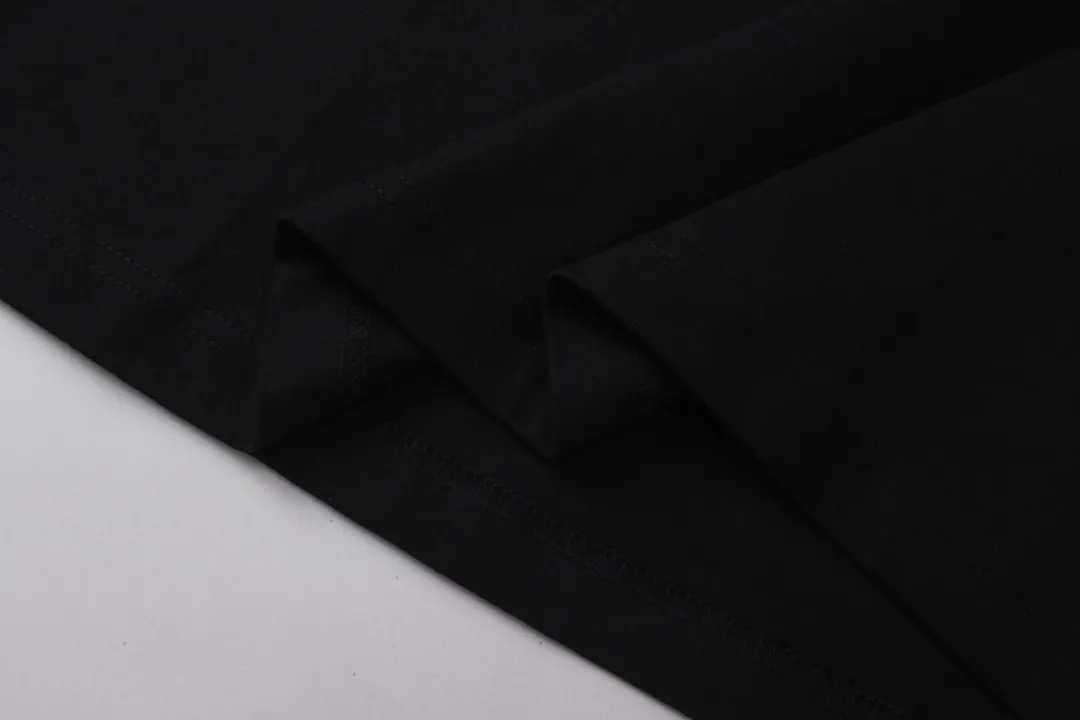 🅿️270 -BALENCI*GA Paris co-branded UnderArmour style long sleeves. The fabric is made of Paris ZP custom-woven and dyed double yarn pure cotton fabric 280g. The thread is custom-woven and dyed without color difference. The classic LOGO pattern embroidery on the front and back is embroidered by Tajima imported machine. Ready-to-wear washed. Two high-temperature styling washes. Os dropped shoulders, loose version, same style for men and women -Color: black -SIZE: XS S M L Style number 8628#
