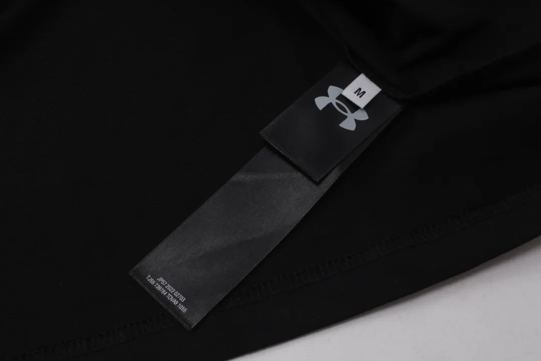 🅿️270 -BALENCI*GA Paris co-branded UnderArmour style long sleeves. The fabric is made of Paris ZP custom-woven and dyed double yarn pure cotton fabric 280g. The thread is custom-woven and dyed without color difference. The classic LOGO pattern embroidery on the front and back is embroidered by Tajima imported machine. Ready-to-wear washed. Two high-temperature styling washes. Os dropped shoulders, loose version, same style for men and women -Color: black -SIZE: XS S M L Style number 8628#