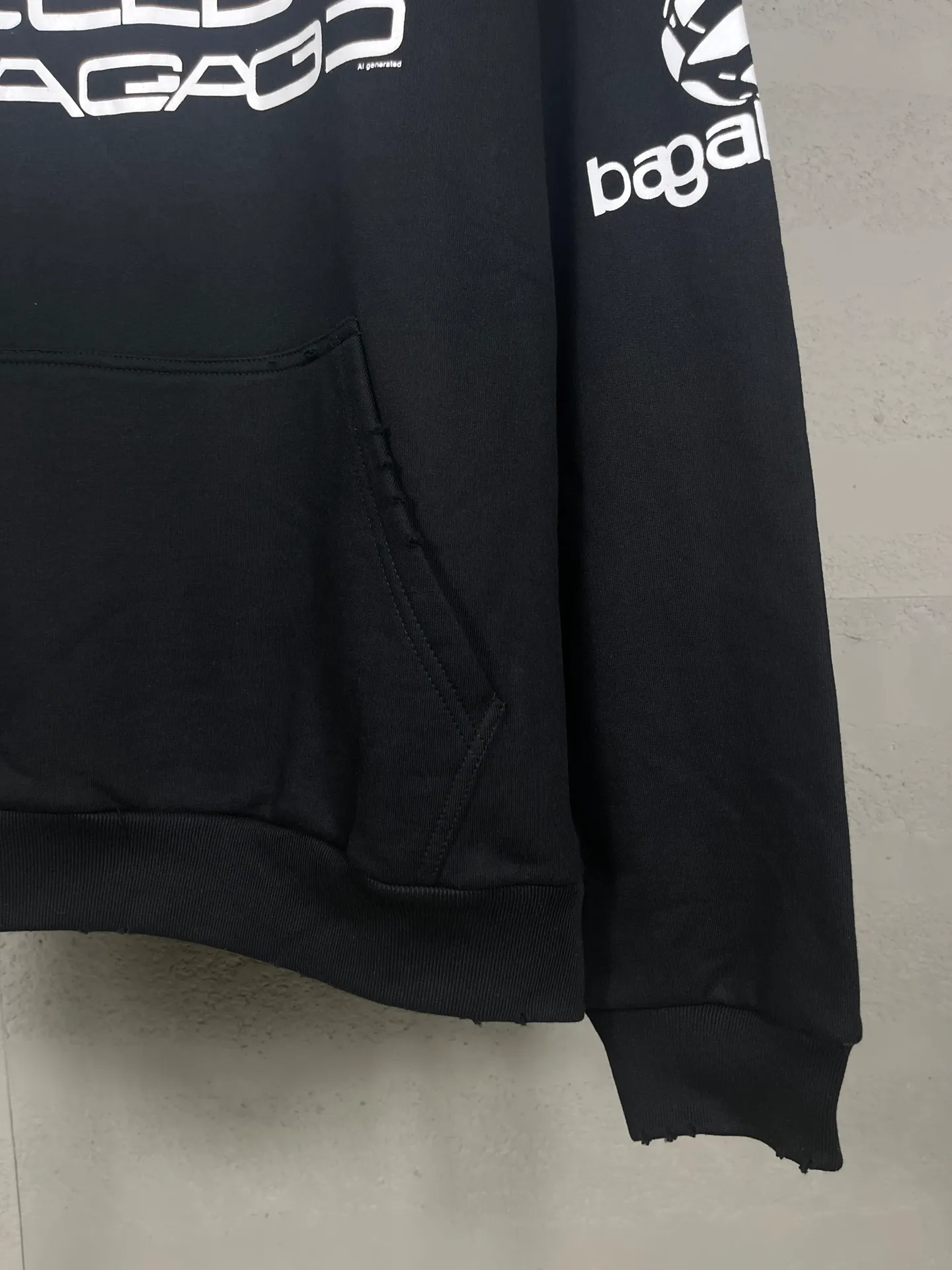 🅿️320 real photos [Top version. Official website quality] BALENCI*GA/Paris AI GENERATED HOODIE series new hooded sweatshirt #2024 new style. The front, back, left and right sleeves are printed with the new LOGO, and the ready-made garments are washed and worn. According to the normal practice in Jubie market, black and gray cuff printing are different. #2024 Spring and Summer Brick Cabinet Synchronization Welcome to compare. The fabric is made of Paris ZP custom-woven and dyed cotton double yarn, with a weight of 460 grams. The cloth surface is clean. The cloth pattern is clear, soft and comfortable. The threads are dyed with no color difference. The classic letter LOGO is printed with imported environmentally friendly glue. The letters are clear and the effect is three-dimensional. Restore the brick cabinet, adopt the OS loose shoulder style. Same style for men and women. Code: BL238917 Color: black, floral gray Size: XS S M L