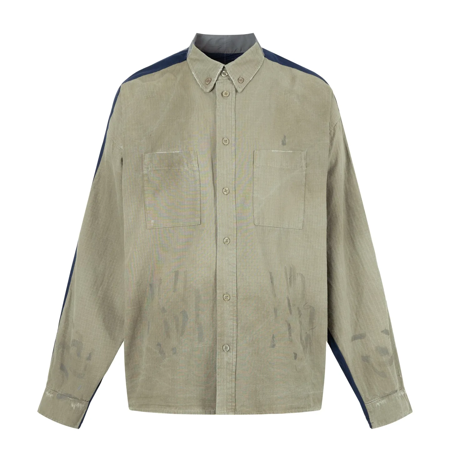 🅿️620 [Exclusive supply] BLCG 25FW contrasting color patchwork work jacket. The original version was purchased and developed for 11,605. The fabric is made of selected high-end blended fabrics, with a crisp texture and excellent drape. It is made up of 4 different fabrics, and each piece needs to be stitched according to the color, making the process extremely cumbersome. The ready-made garments are stained by spray machining 6, then processed by parking spaces, and finally hand-polished and hand-painted. The front and rear contrasting color splicing is neat and three-dimensional, and matched with the brand's iconic letter logo, it is highly visually recognizable. The shirt style is equipped with a neat placket design, making it easy to put on and take off. Customized hardware, threads and accessories are used in every detail, and are strictly aligned with the pattern. All craftsmanship details are restored to be consistent, perfectly presenting Balenciaga's avant-garde fashion style. The same design for men and women cleverly combines luxury brand heritage with street style to create a high-end look. Size:1-2-3-4
