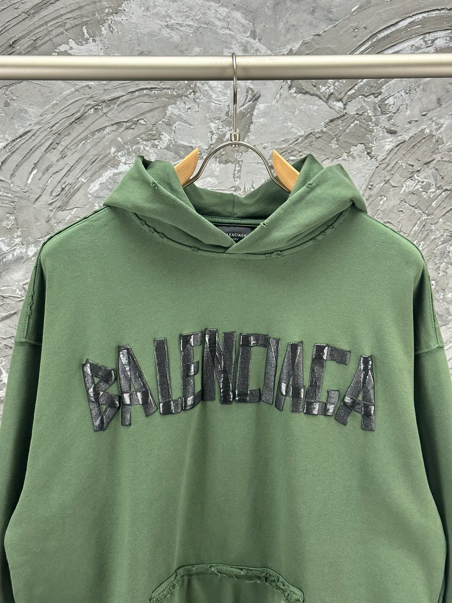 🅿️420 - BALENCI*GA 24ss Paris hot-selling tape hooded sweatshirt. The front and back panels are printed with tape direct printing. Many hand-made grinding. The ready-made clothes are washed and worn. The cloth surface is clean. The cloth pattern is clear, super heavy work. Soft and comfortable. Exclusively pattern-woven and dyed 450g fabric. Threads are dyed in the same vat with zero color difference. Different from the market currency. The version adopts os loose shoulder version. Welcome to compare, same style for men and women. -Color: Iron gray blue, Paris blue, washed black, burgundy, fluorescent yellow, green, khaki -SIZE: XS S M L style number 8912#