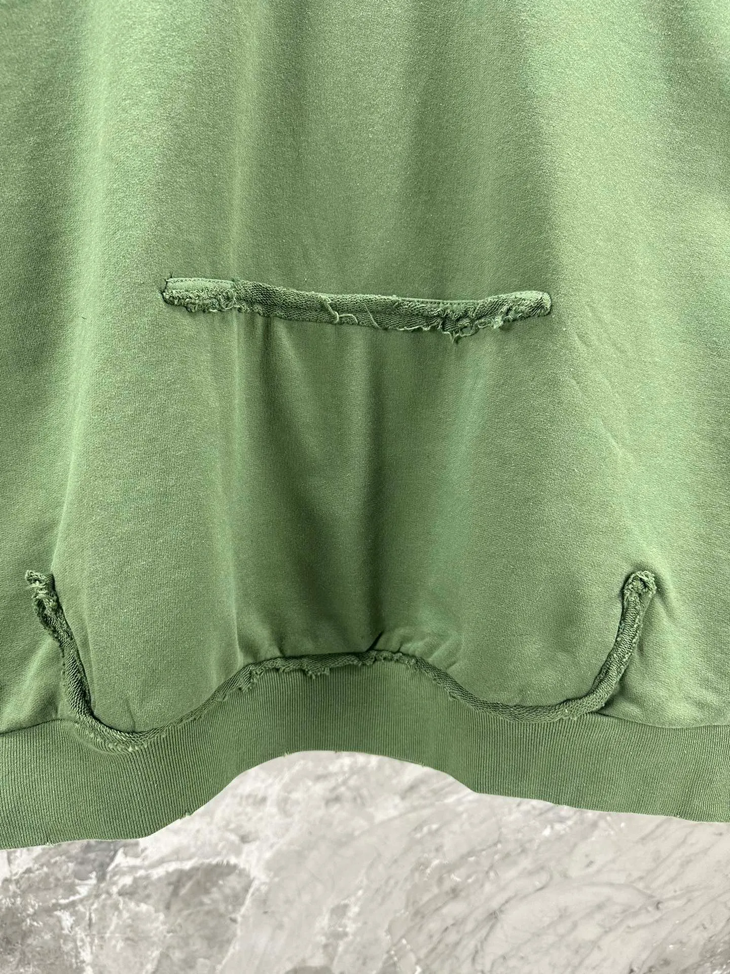 🅿️420 - BALENCI*GA 24ss Paris hot-selling tape hooded sweatshirt. The front and back panels are printed with tape direct printing. Many hand-made grinding. The ready-made clothes are washed and worn. The cloth surface is clean. The cloth pattern is clear, super heavy work. Soft and comfortable. Exclusively pattern-woven and dyed 450g fabric. Threads are dyed in the same vat with zero color difference. Different from the market currency. The version adopts os loose shoulder version. Welcome to compare, same style for men and women. -Color: Iron gray blue, Paris blue, washed black, burgundy, fluorescent yellow, green, khaki -SIZE: XS S M L style number 8912#