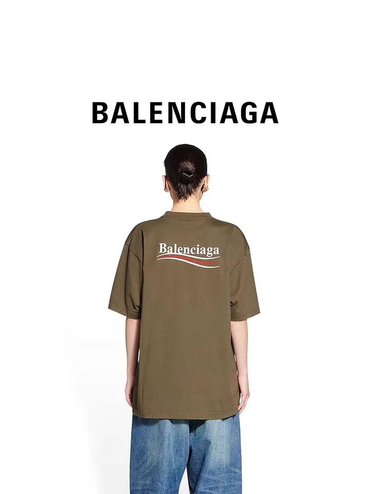 🎀Hot model pictures🎀【Latest new】top tested version BALENCIAGA Paris 23SS male and female couple star same style pure cotton loose Cola Malone graffiti ripped short-sleeved T-shirt, customized 1:1 colorless fixed dyeing fabric, matched thread, double enzyme garment wash, guaranteed to be durable and washable, not easy to deform, imported machine water-based ink printing, delicate printing, like graffiti. Purely hand-washed, polished and aged! Comparable to yb, the quality is very different from the market version. If you know the goods, please compare. The fabric is made of 280g double-ply double-yarn plain cotton loose fabric. It feels smooth, loose, breathable and full of drape. Color: Army Green Size: XS-L P:270