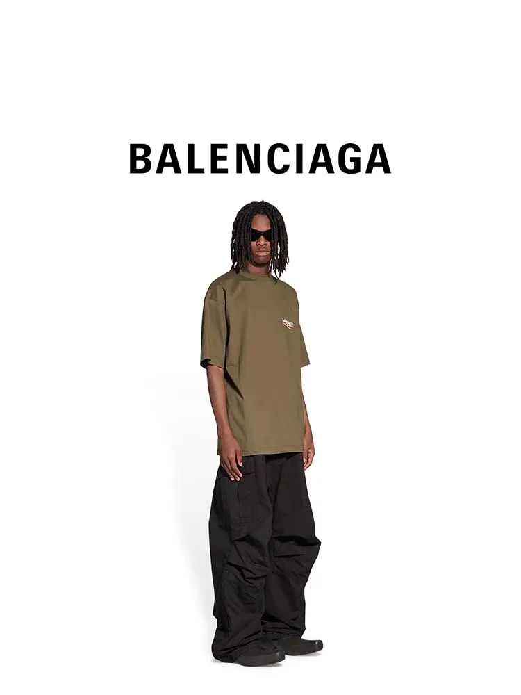 🎀Hot model pictures🎀【Latest new】top tested version BALENCIAGA Paris 23SS male and female couple star same style pure cotton loose Cola Malone graffiti ripped short-sleeved T-shirt, customized 1:1 colorless fixed dyeing fabric, matched thread, double enzyme garment wash, guaranteed to be durable and washable, not easy to deform, imported machine water-based ink printing, delicate printing, like graffiti. Purely hand-washed, polished and aged! Comparable to yb, the quality is very different from the market version. If you know the goods, please compare. The fabric is made of 280g double-ply double-yarn plain cotton loose fabric. It feels smooth, loose, breathable and full of drape. Color: Army Green Size: XS-L P:270