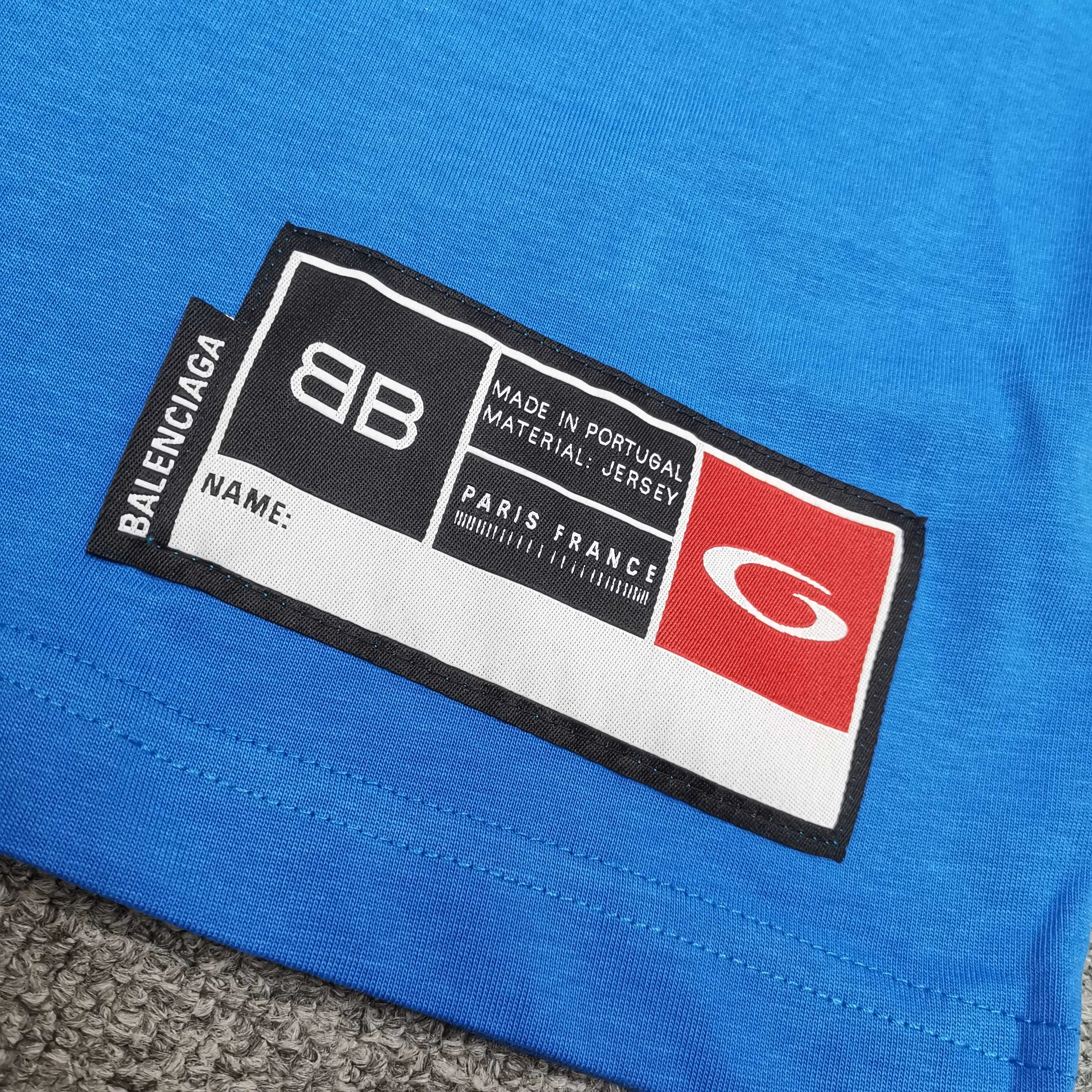 [Top version. Official website quality] BALENCI*GA/Paris.SS25 latest basketball uniform embroidered printed long-sleeved T-shirt. The front embroidery is embroidered and printed using a Tajima computer embroidery machine, the lower left corner is stamped, and the back piece is printed. Brick cabinets are synchronized. Genuine products are developed at the first time. The fabric is made of Paris ZP custom-woven and dyed cotton double yarn. Weighing 260 grams, the cloth surface is clean. The cloth pattern is clear, soft and comfortable. The threads are dyed with no color difference. The printing uses environmentally friendly imported materials, the letters are clear and the effect is three-dimensional. The version adopts OS loose shoulder design. Same style for men and women. Color: black, white, purple, orchid. Size: XS S M L 175