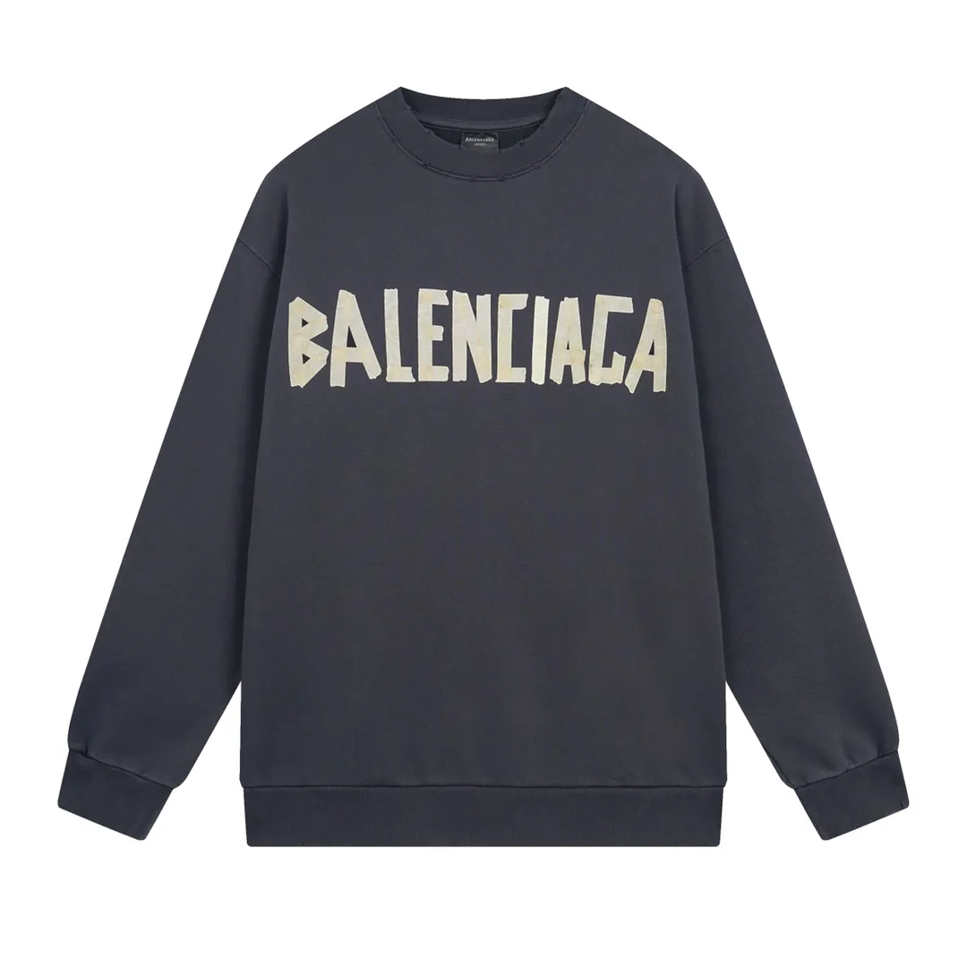 🅿️280 detailed pictures [Top version. Official website quality] BALENCI*GA/Paris. 23ss latest classic hot model. Buy the original board at the first time. Color. Printing. Washing. Production and authenticity. Wrong version in the market. Welcome to compare. Tape direct printing. Ready-to-wear, 2 washes, frayed and distressed round neck sweatshirt. The brick cabinet is synchronized. The fabric is made of Paris ZP custom-woven and dyed cotton sweatshirt. The weight is 450 grams. The cloth surface is clean. The cloth pattern is clear, soft and comfortable, and the threads are dyed with no color difference. The classic pattern adopts Kornit imported direct injection. The letters are clear and the effect is three-dimensional. Restored brick cabinet. The garments were washed and aged, and polished by many hands. Produced by ultra-heavy craftsmanship, special market currency. Note⚠️ZP fabric is made of fine-grained yarn. Pay attention to the big difference! Welcome to compare! The version adopts OS loose shoulder version. The same style for men and women. Code: BL235567 Color: dark gray blue, washed black Size: XS S M L