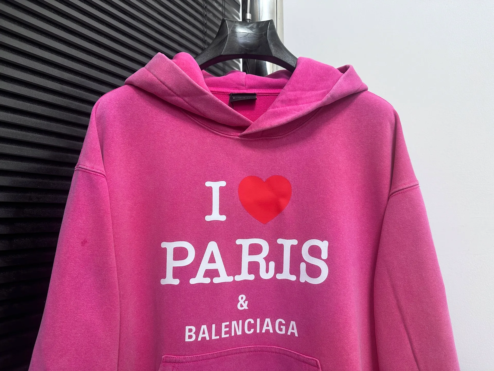 🅿️330 [BALENCIaGA] Paris washed hooded sweatshirt. The fabric is made of 400g Paris-specific double yarns* high weight double yarn ribs, washed and aged. It has a better hand feel and texture. It is not easy to deform, not easy to shrink, not easy to fade, and maintains long-term beauty. The same style for men and women! ! Size: S-XL