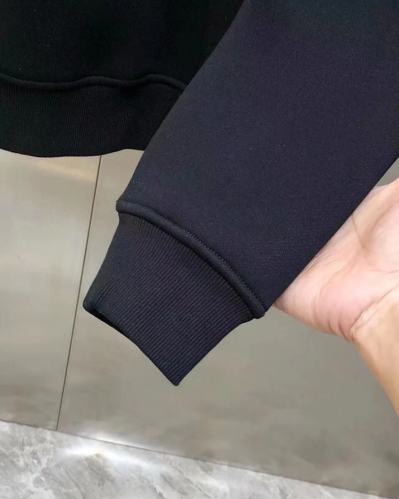 🅿️380 direct batch [BALENCIAGA] (Fat Man’s Gospel) hot-selling suit is coming. Focus on the original version of the official website. 2025 new hot-selling sweatshirt suit. The original order is the best. 🇭🇰The meticulous work of top designers. Just for a fitting and perfect upper body effect. 100% natural high-quality Roman cotton, close-fitting comfort, noble and elegant! Original hardware embodies elegance and nobility! Counter size: M-5XL (maximum wear up to 220 pounds)