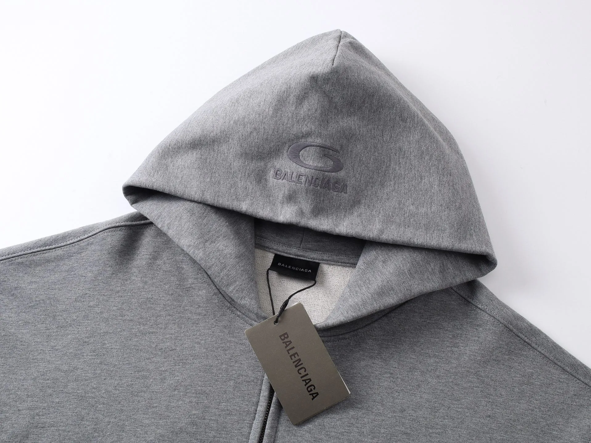 🅿️420 BALENCI*GA Paris Music | Britney Series limited edition music series hooded zipper sweatshirt. The embroidery on the hood is finely embroidered by an imported Tajima embroidery machine. The front and back panels are made of Conley direct injection. Customized matching hardware. The letters are clear. The effect is three-dimensional. Exclusively pattern-woven and dyed 460g fabric. Threads are dyed in the same cylinder with zero color difference. Brick cabinet synchronization. Welcome to compare. Same style for men and women -Color: Gray -SIZE: Xs S M L style number 8982#