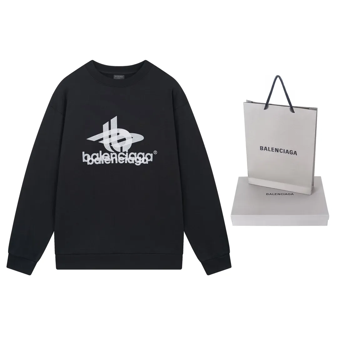 🅿️246 detailed pictures [Top version. Official website quality] BALENCI*GA/Paris. 2024 new style. Phantom double LOGO classic pattern printed round neck sweatshirt. Brick cabinet synchronization. Genuine product developed in the first time, happy to print and compare! The fabric is made of Paris ZP custom-woven and dyed cotton sweatshirt. The weight is 450 grams. The cloth surface is clean. The cloth pattern is clear, soft and comfortable. The threads are dyed with no color difference. The classic printing is made of environmentally friendly imported materials, with LOGO phantom effect, clear letters and three-dimensional effect. Restored brick cabinet. Ready-made clothes are washed and distressed, different market currency, welcome to compare, the version adopts OS loose shoulder version. Same style for men and women Coding: BL235566 Color: black, white Size: XS S M L