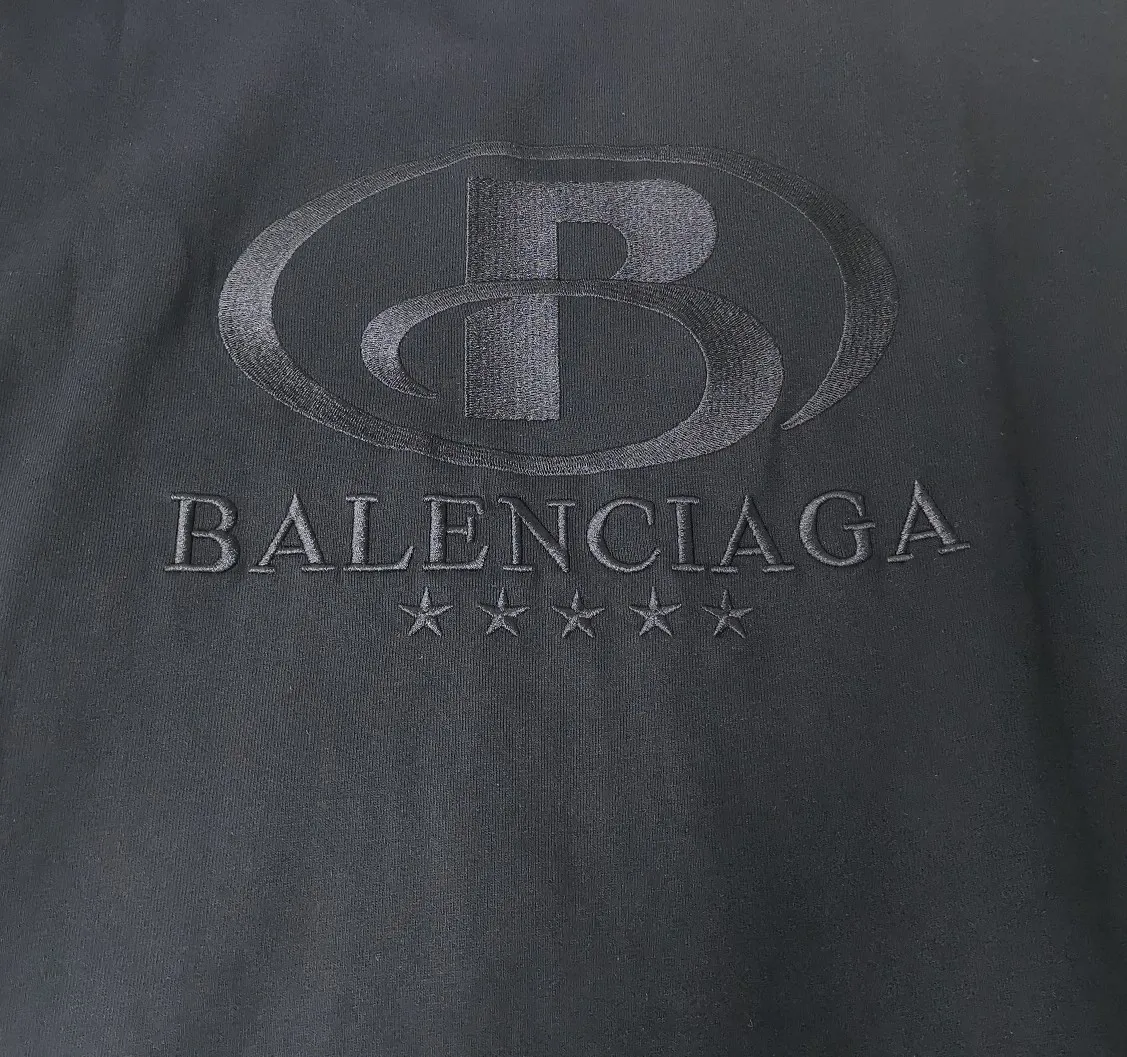 [New arrival] The top tested version of the new BALENCIAGA Balenciaga five-star embroidered environmentally friendly big LOGO male and female couple star same style short-sleeved T-shirt BEHRINGER embroidery technology, 5-star environmentally friendly series! The embroidery is meticulous and detailed! The font is full and the texture is clear! The fabric is made of 280g high-count double-yarn pure cotton, polyester-free, and absolutely no pilling! Size: XS-L Color: Black Pink P:250