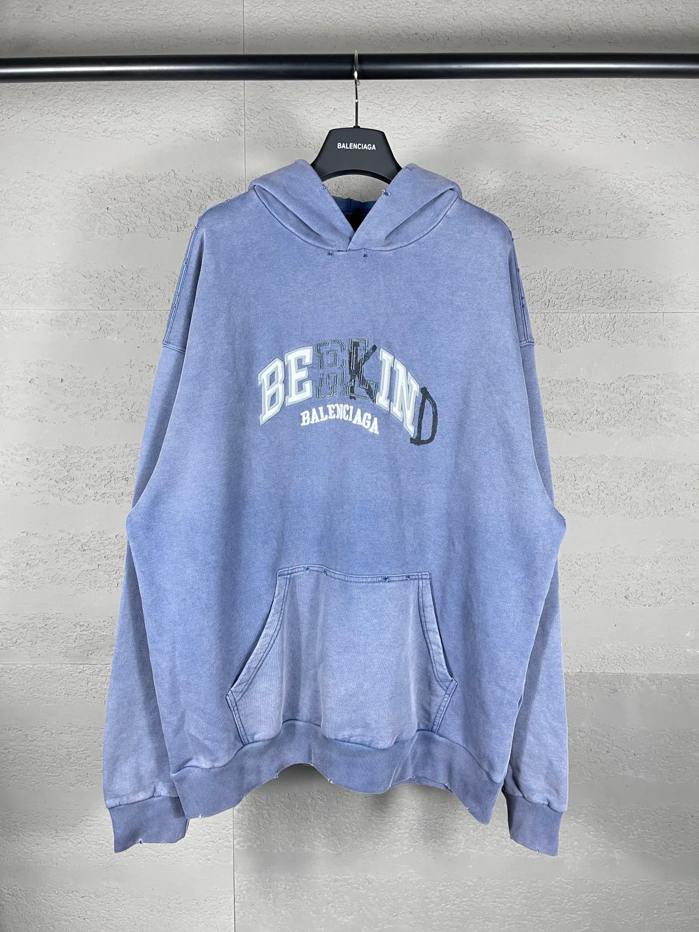 🅿️330 real photos [Top version. Official website quality] BALENCI*GA/Paris BALENCI*GA#2024 latest model, classic letter LOGO graffiti. Toothbrush embroidery ready-to-wear distressed hooded sweatshirt. Brick cabinet synchronization. Genuine products are developed and developed in the first time. Welcome to compare! The fabric is made of Paris ZP custom-woven and dyed cotton sweatshirt. The weight is 450 grams. The cloth surface is clean. The cloth pattern is clear. It is soft and comfortable. It has good color fastness and is not easy to change color. The threads are woven and dyed with no color difference. The embroidery is done using imported Tajima embroidery machines. Over 10W needlework and extremely complex craftsmanship. The effect is three-dimensional and the lines are clear. No rough edges and lines. Ultra-high-tech embroidery. The hand-painted worn-out effect of ready-made garments. The version adopts OS loose shoulder design. Same style for men and women. Code: BL238030 Color: Dark blue gray. Floral gray. Washed blue Size: XS S M L